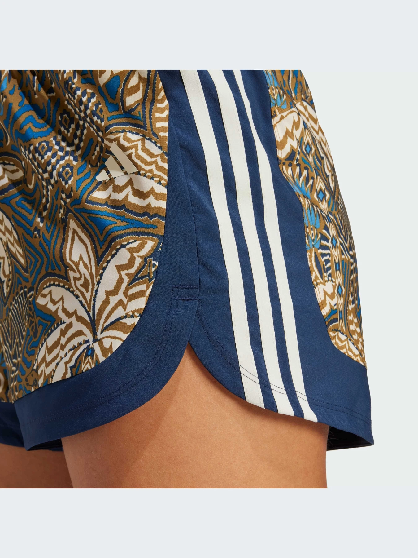 Шорты Adidas модель IV9752-KZ Шорты Adidas модель IV9752-KZ Фото