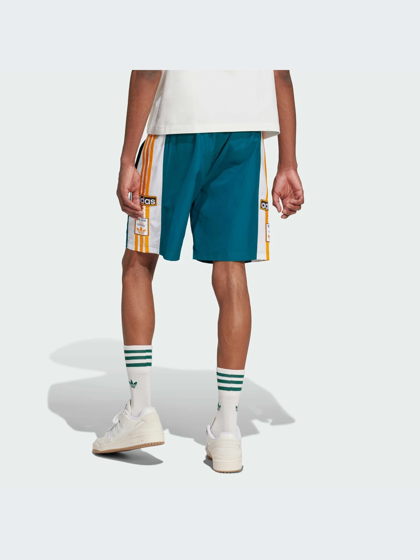 Шорты Adidas Adicolor модель IW5814-KZ Шорты Adidas Adicolor модель IW5814-KZ Фото