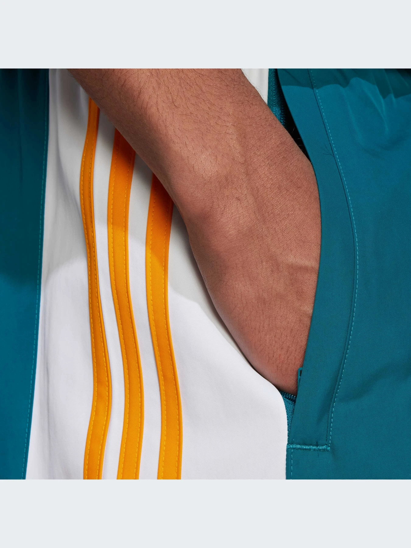 Шорты Adidas Adicolor модель IW5814-KZ Шорты Adidas Adicolor модель IW5814-KZ Фото