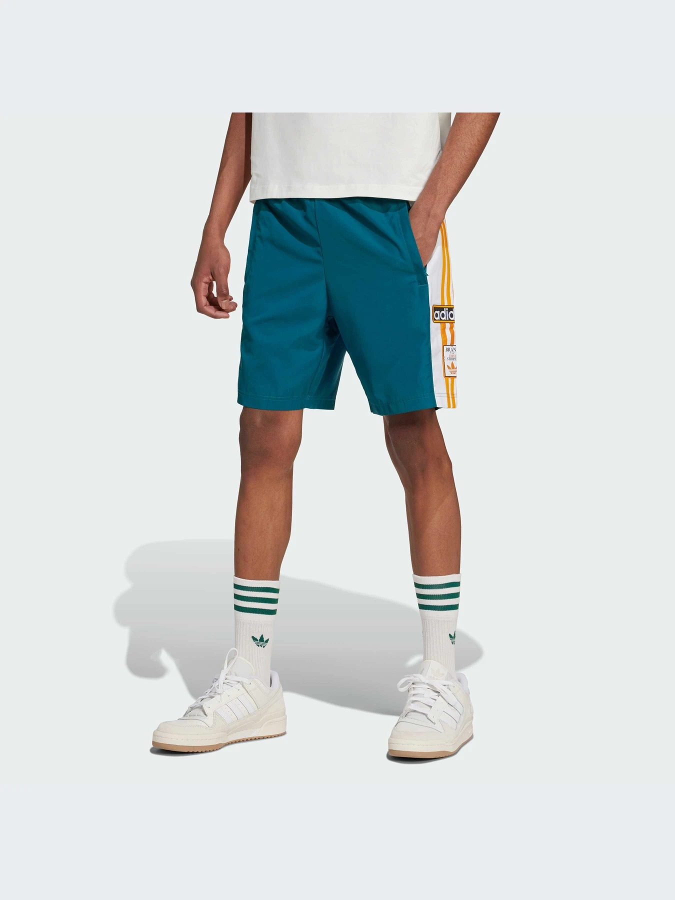 Шорты Adidas Adicolor модель IW5814-KZ Шорты Adidas Adicolor модель IW5814-KZ Фото