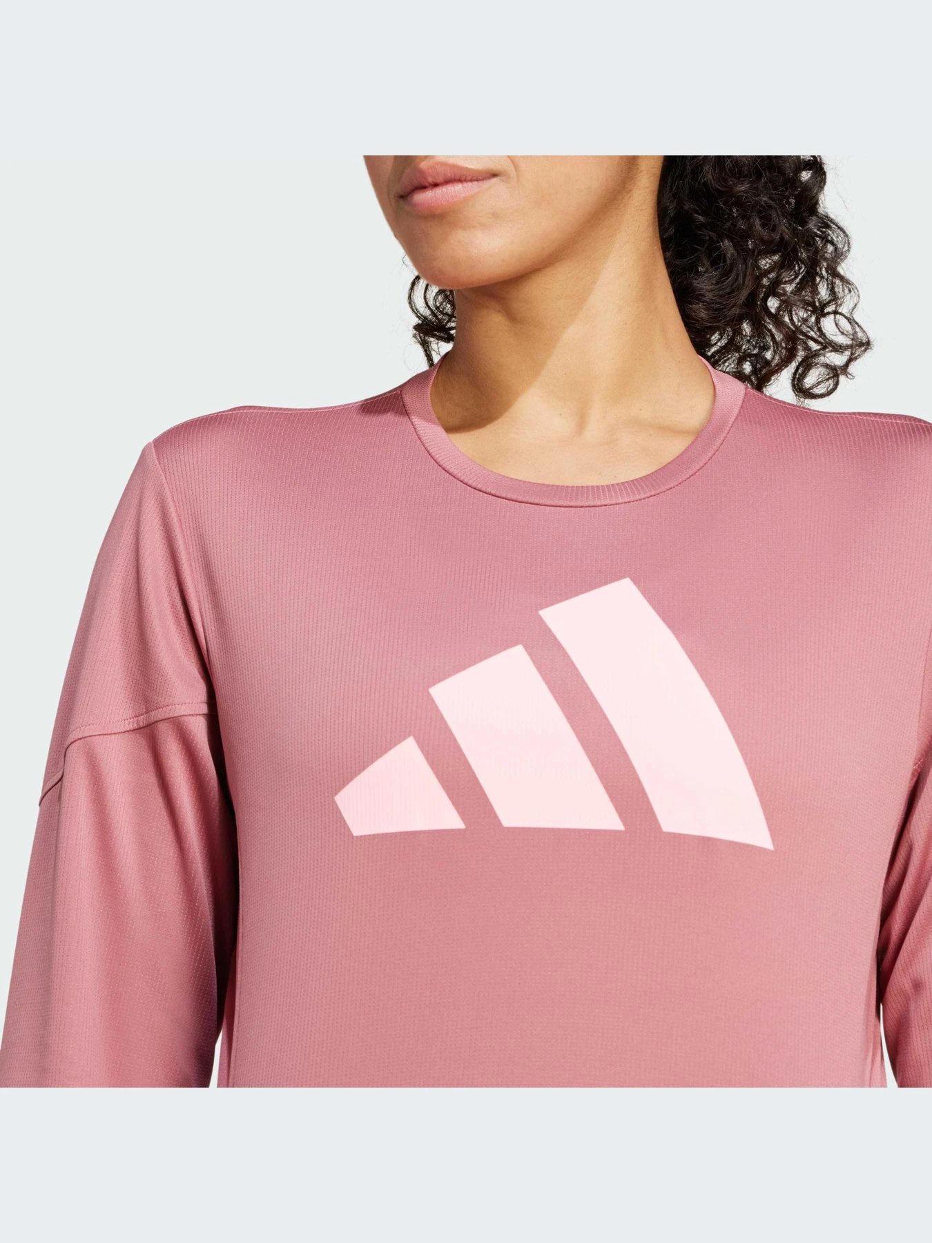 Худи и свитшоты Adidas модель IW8458-KZ Худи и свитшоты Adidas модель IW8458-KZ Фото