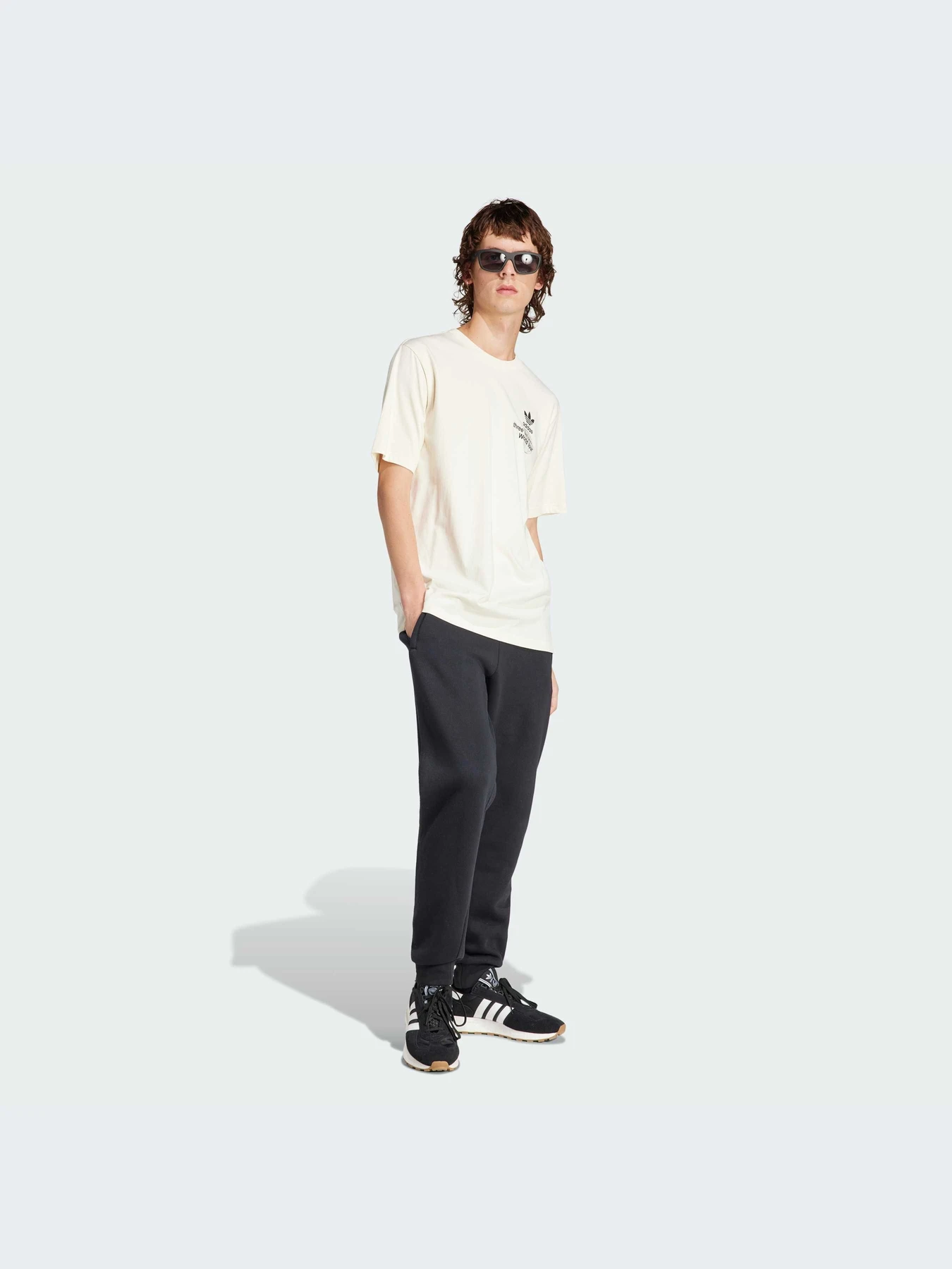 Футболки и поло Adidas Graphics модель IS2902-KZ Футболки и поло Adidas Graphics модель IS2902-KZ Фото
