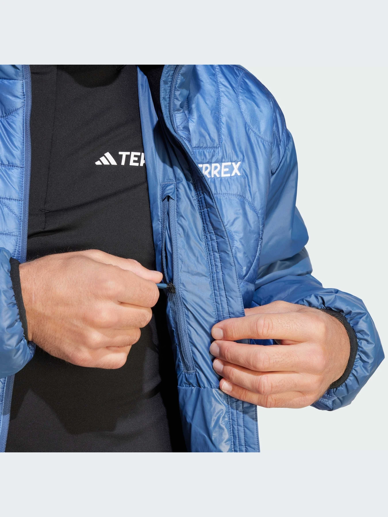 Куртки и дубленки Adidas модель IB4235-KZ Куртки и дубленки Adidas модель IB4235-KZ Фото