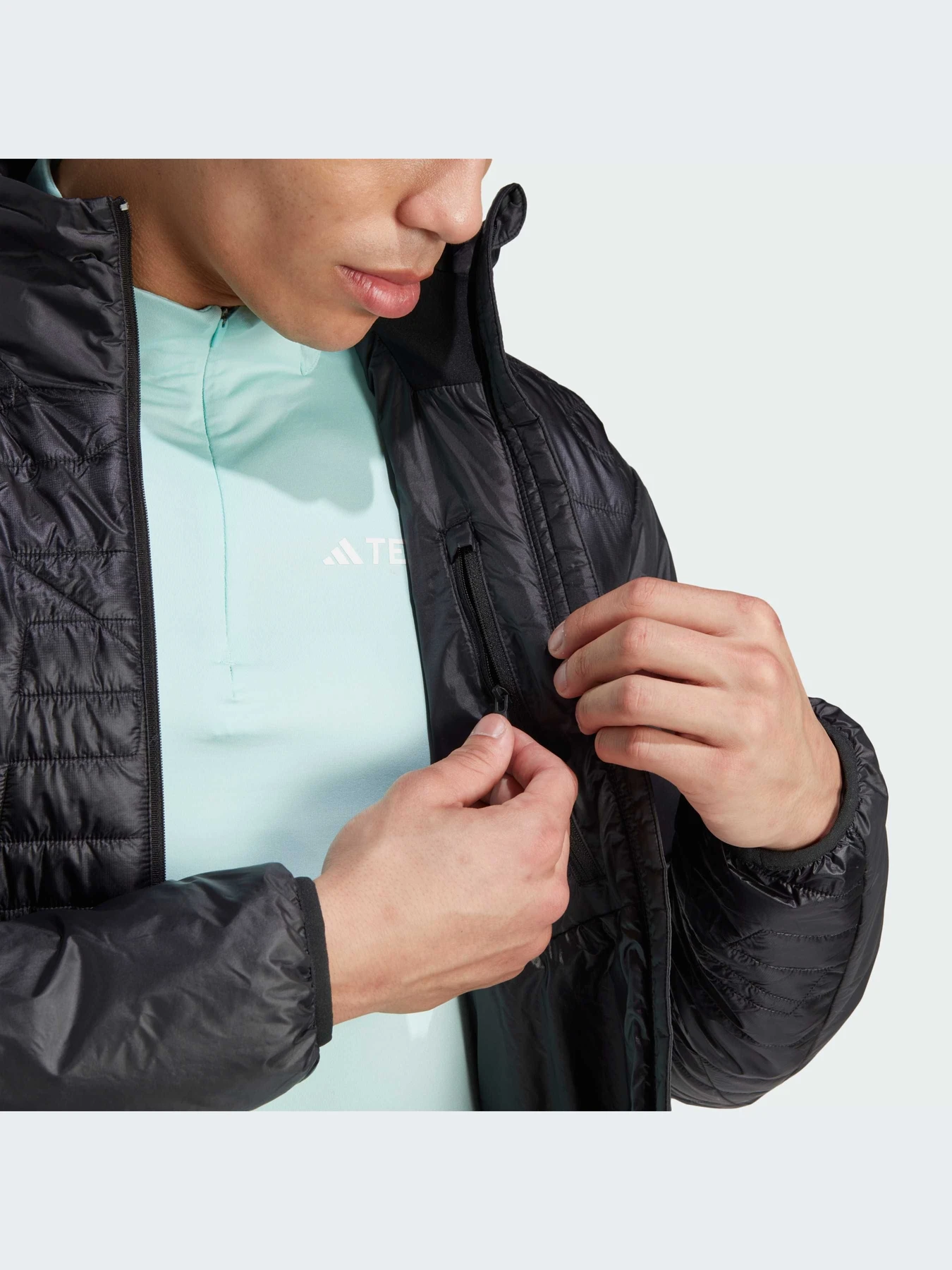 Куртки и дубленки Adidas модель IB4237-KZ Куртки и дубленки Adidas модель IB4237-KZ Фото