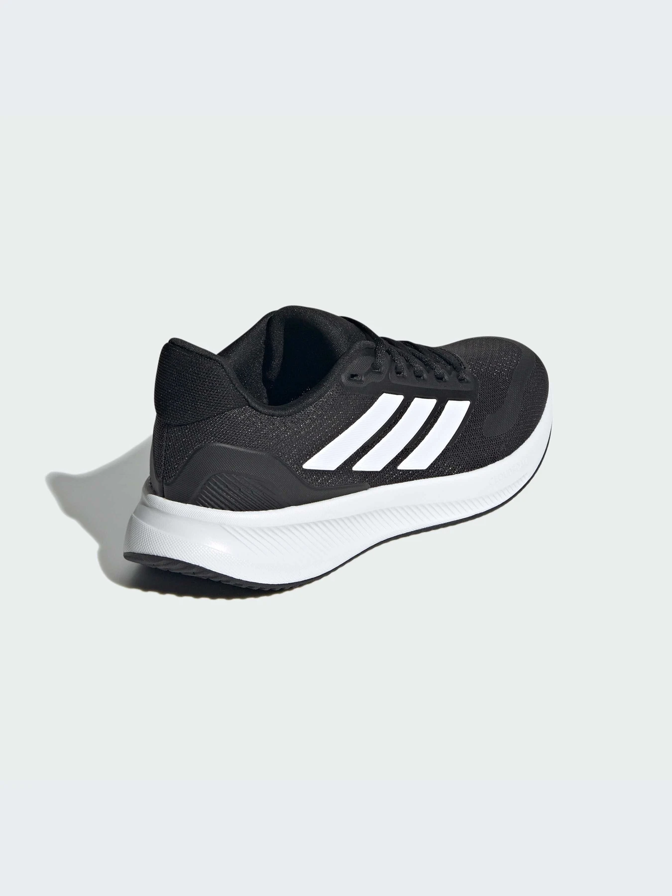 Кроссовки Adidas модель IE8589-KZ Кроссовки Adidas модель IE8589-KZ Фото