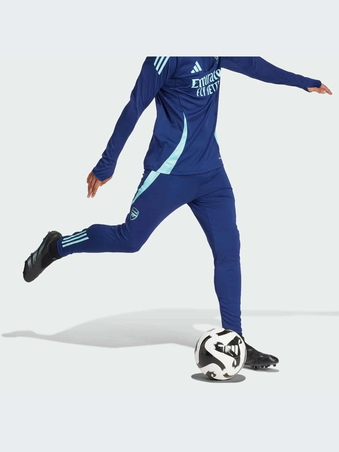 Брюки Adidas модель IT2216-KZ Брюки Adidas модель IT2216-KZ Фото