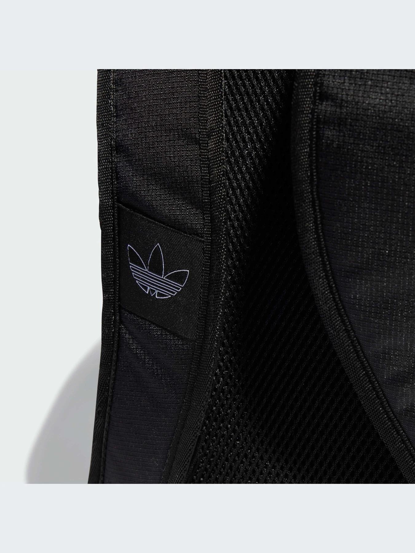 Рюкзаки Adidas Adicolor модель IT7602-KZ Рюкзаки Adidas Adicolor модель IT7602-KZ Фото