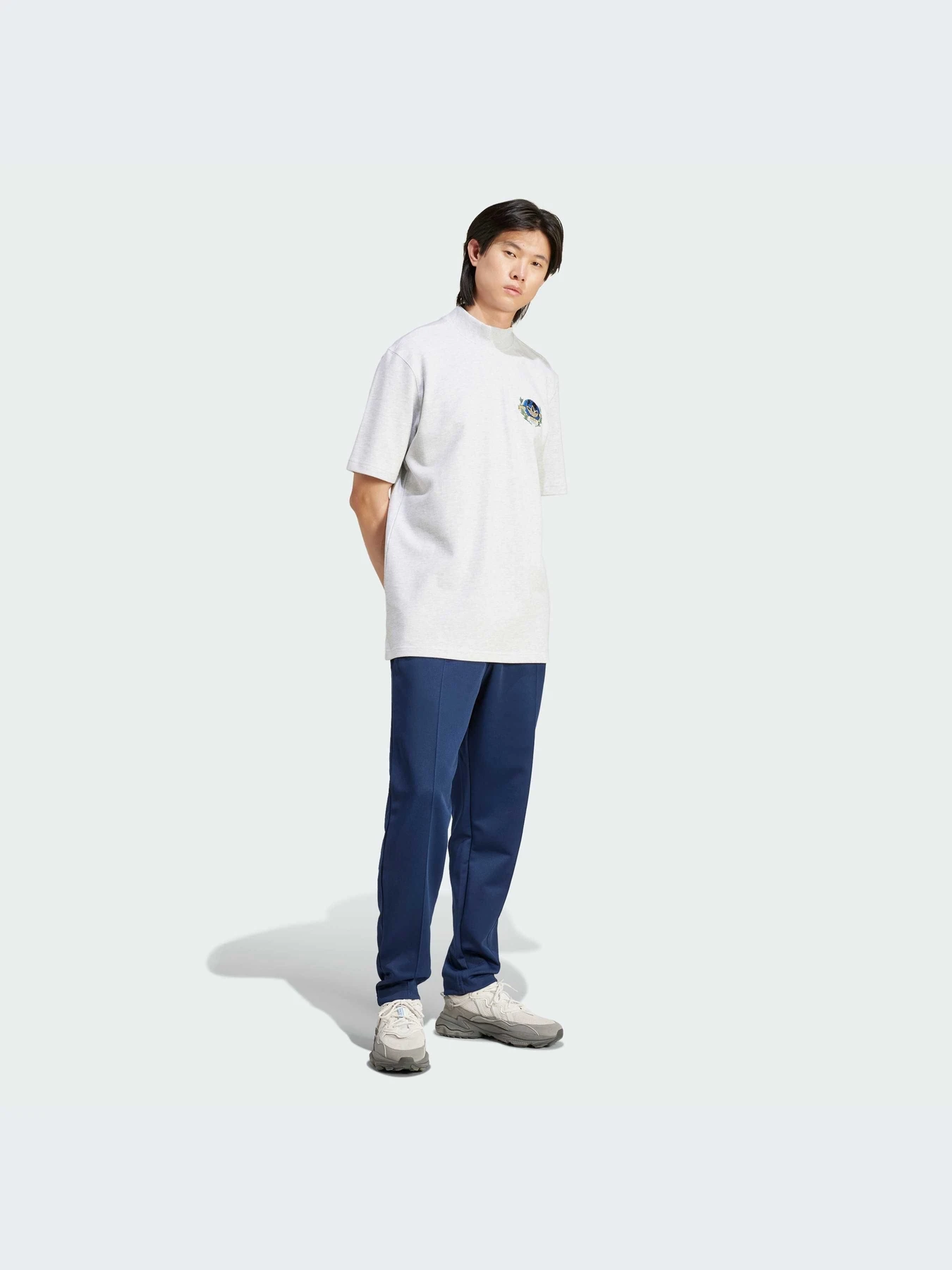 Спортивная одежда Adidas модель IW3232-KZ Спортивная одежда Adidas модель IW3232-KZ Фото
