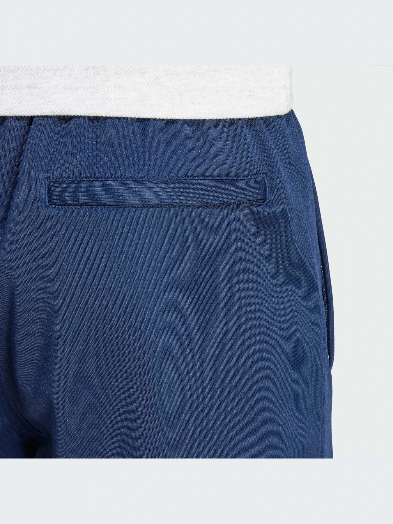 Спортивная одежда Adidas модель IW3232-KZ Спортивная одежда Adidas модель IW3232-KZ Фото