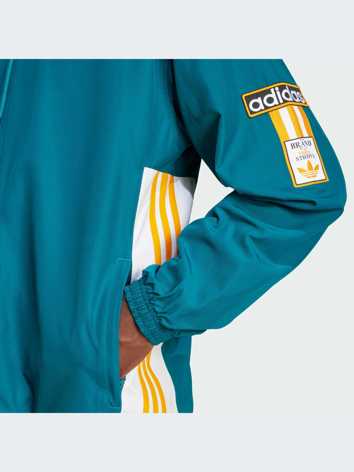 Куртки и дубленки Adidas Adicolor модель IW5811-KZ Куртки и дубленки Adidas Adicolor модель IW5811-KZ Фото