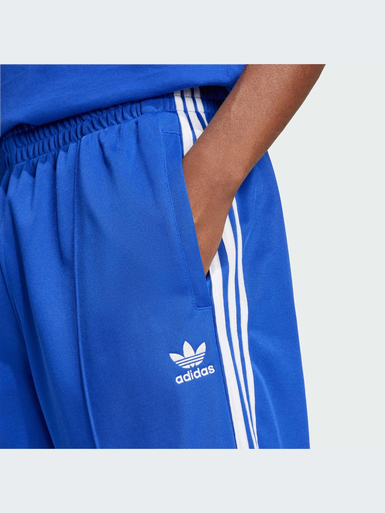 Брюки Adidas Adicolor модель IZ2472-KZ Брюки Adidas Adicolor модель IZ2472-KZ Фото