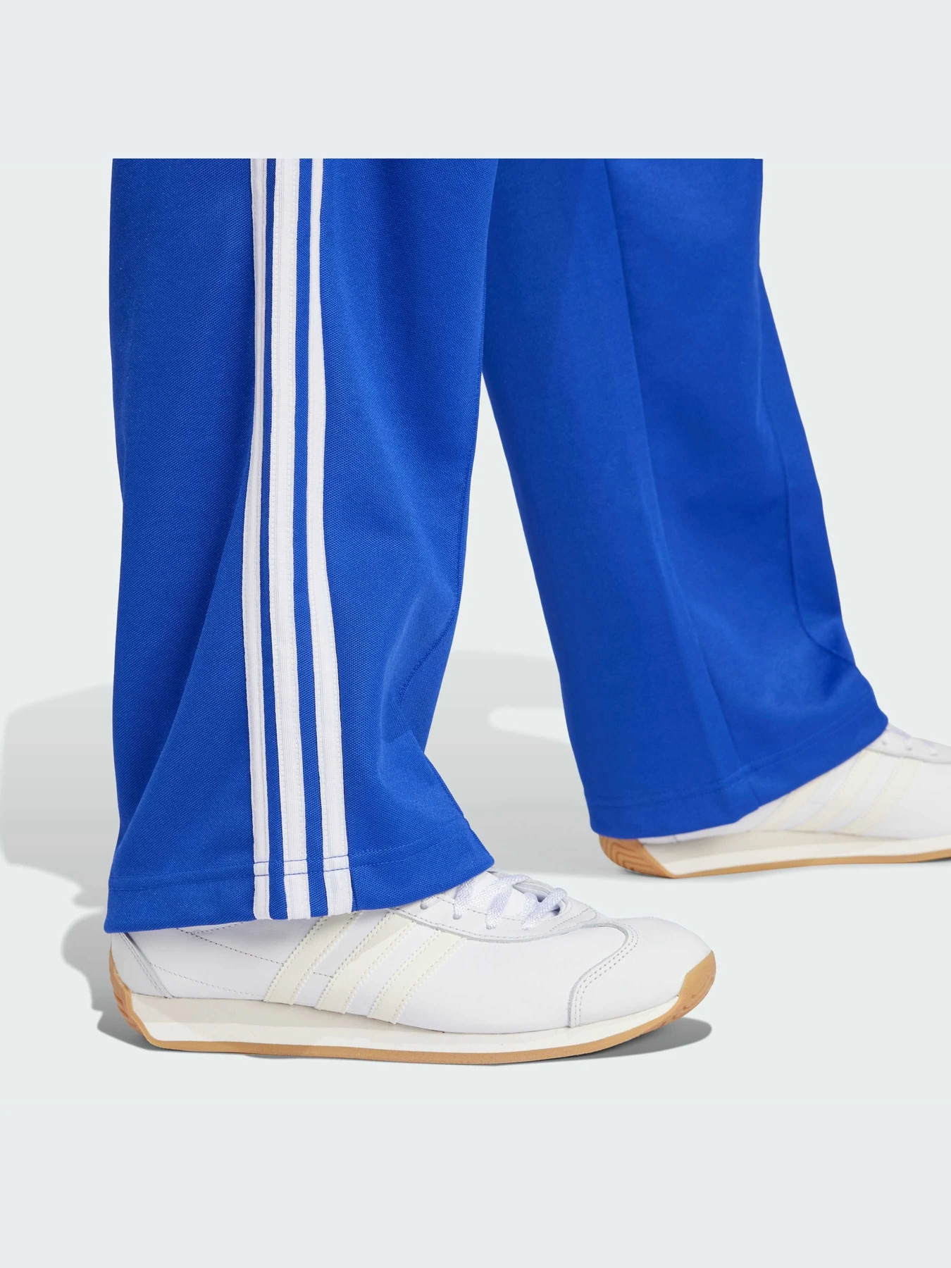 Брюки Adidas Adicolor модель IZ2472-KZ Брюки Adidas Adicolor модель IZ2472-KZ Фото