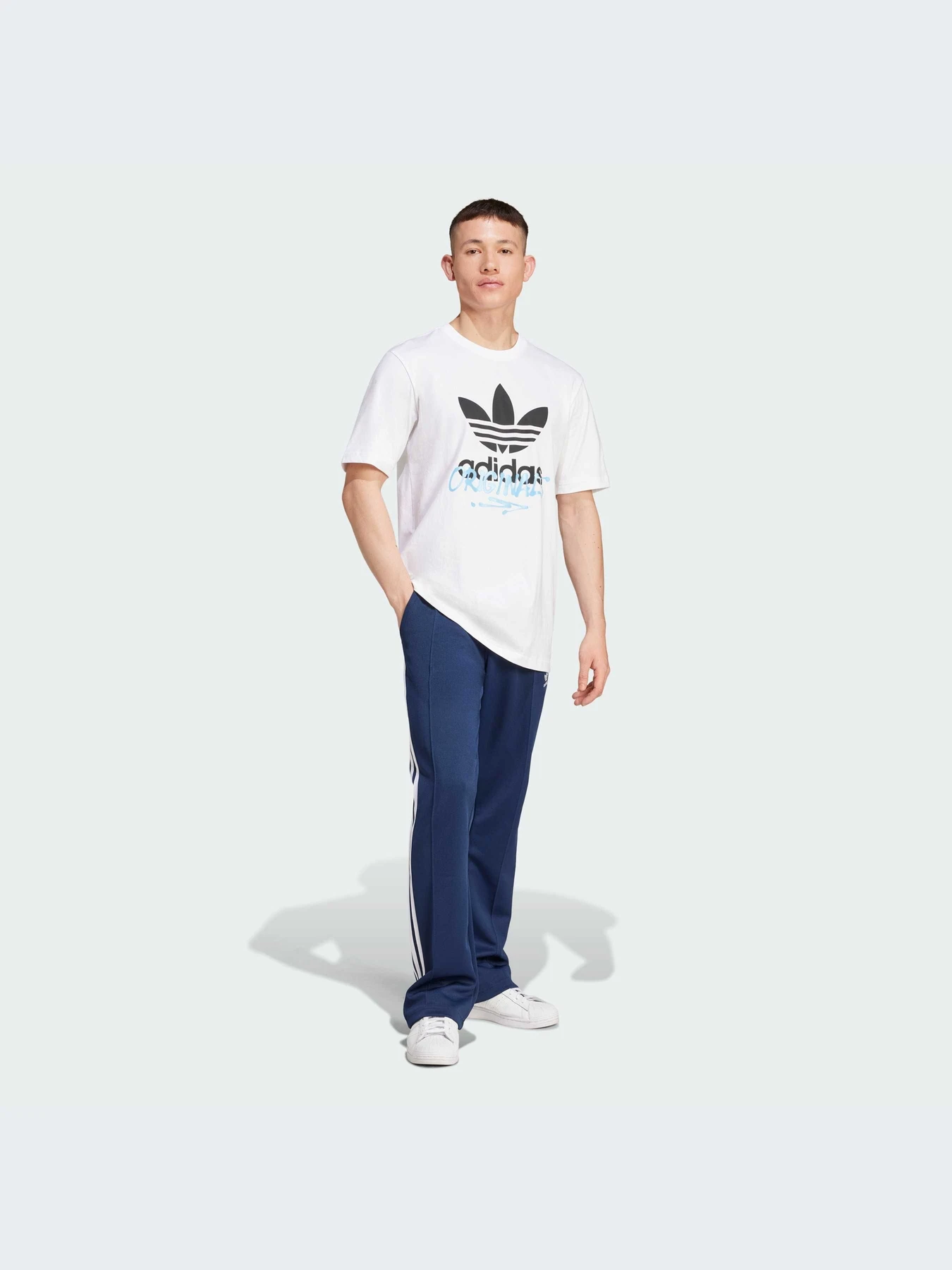 Футболки и поло Adidas Graphics модель IX6750-KZ Футболки и поло Adidas Graphics модель IX6750-KZ Фото