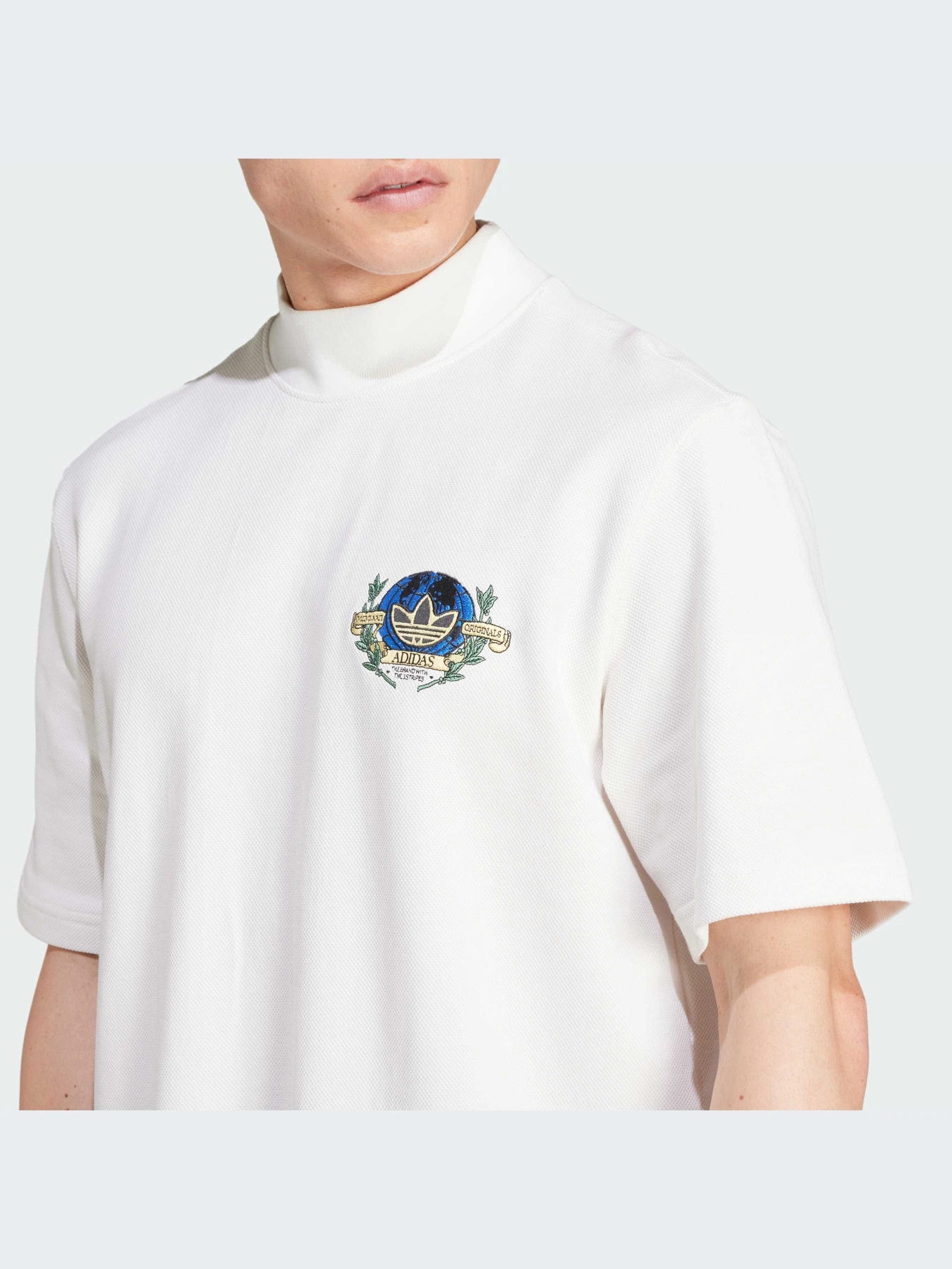 Футболки и поло Adidas Graphics модель IX6773-KZ Футболки и поло Adidas Graphics модель IX6773-KZ Фото
