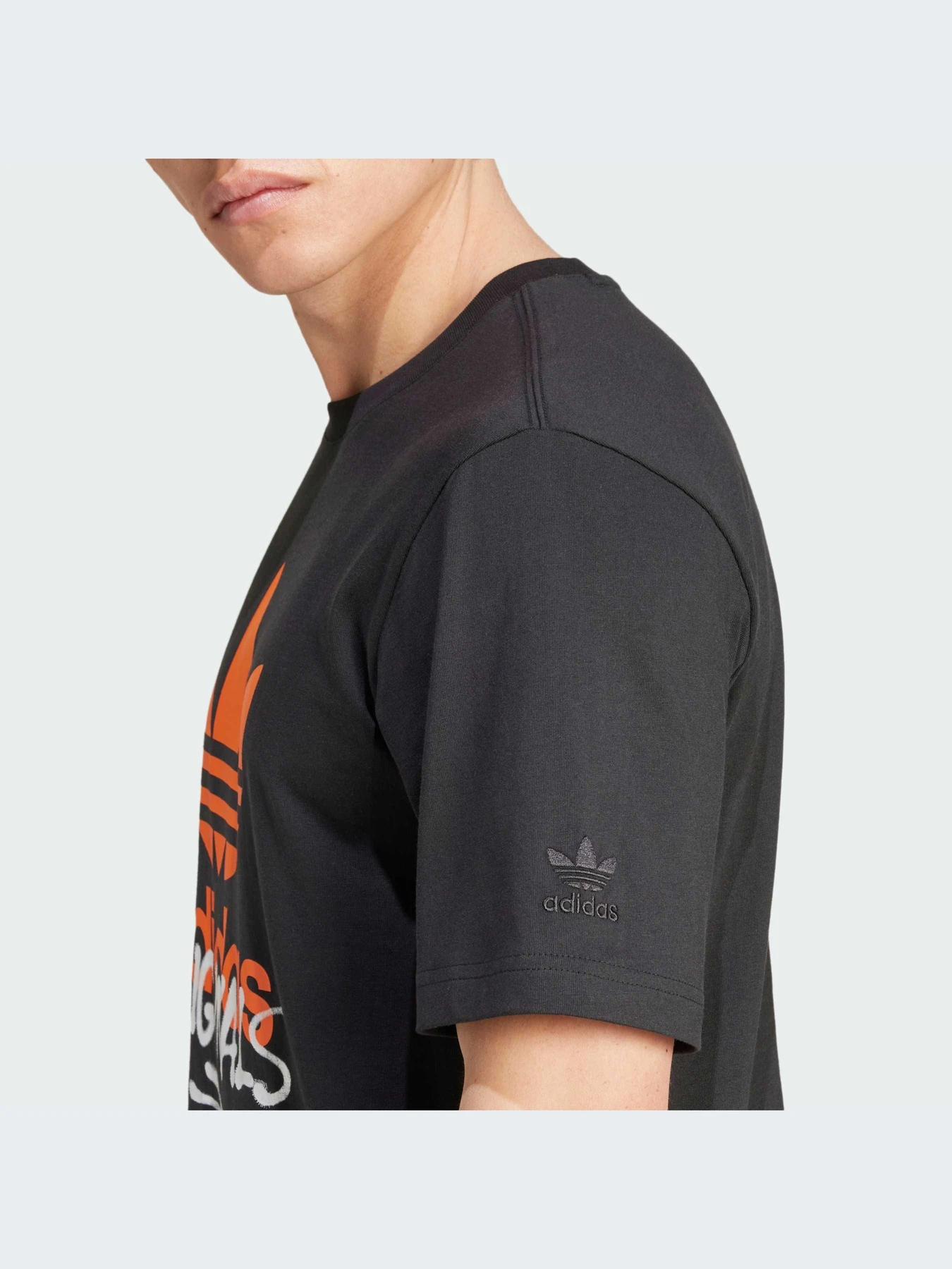 Футболки и поло Adidas Graphics модель IZ2578-KZ Футболки и поло Adidas Graphics модель IZ2578-KZ Фото