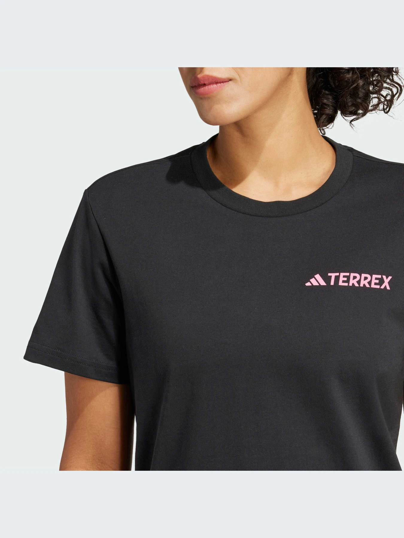 Футболки и поло Adidas модель IZ0449-KZ Футболки и поло Adidas модель IZ0449-KZ Фото