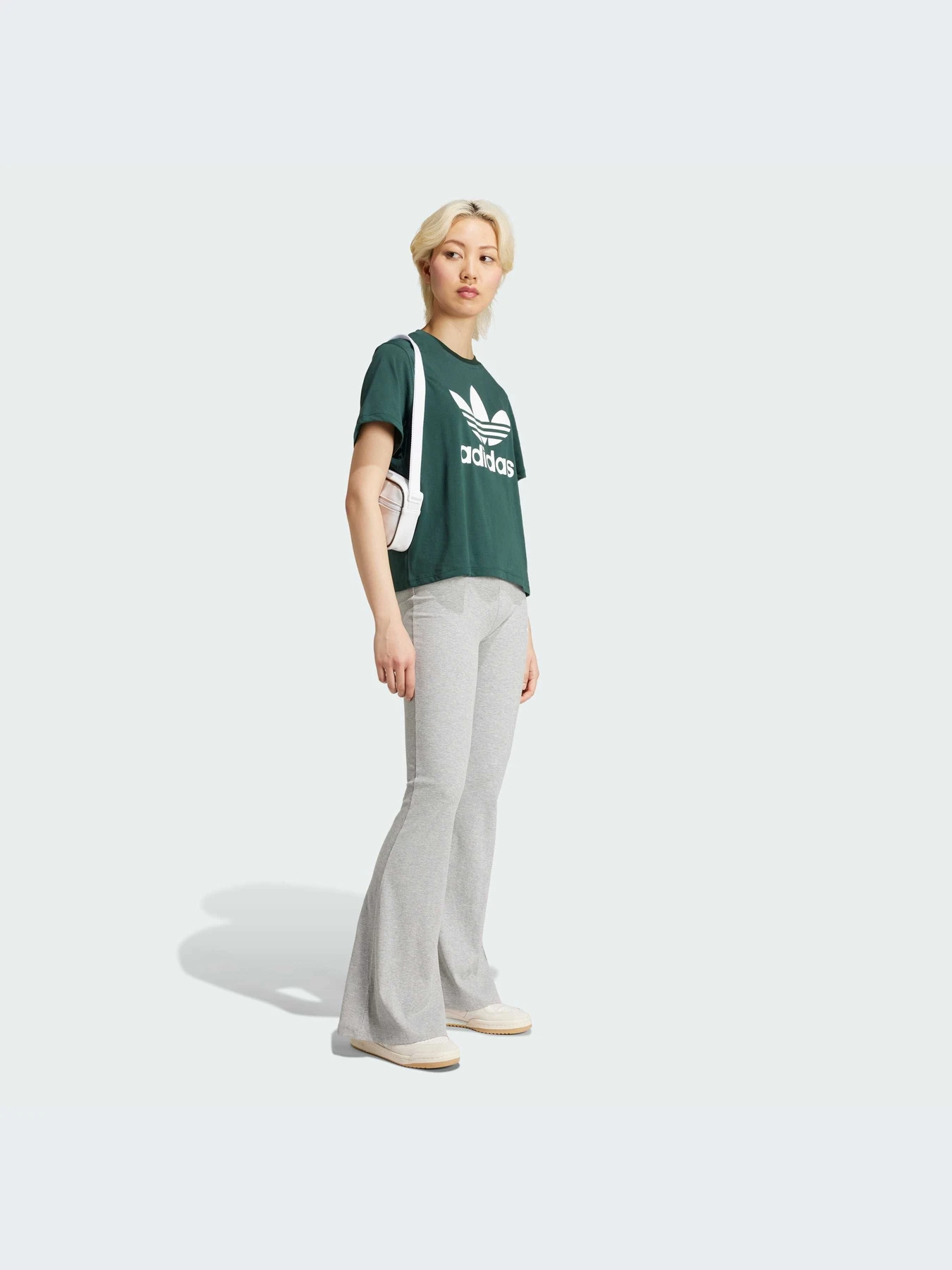 Футболки и поло Adidas Adicolor модель IY4687-KZ Футболки и поло Adidas Adicolor модель IY4687-KZ Фото