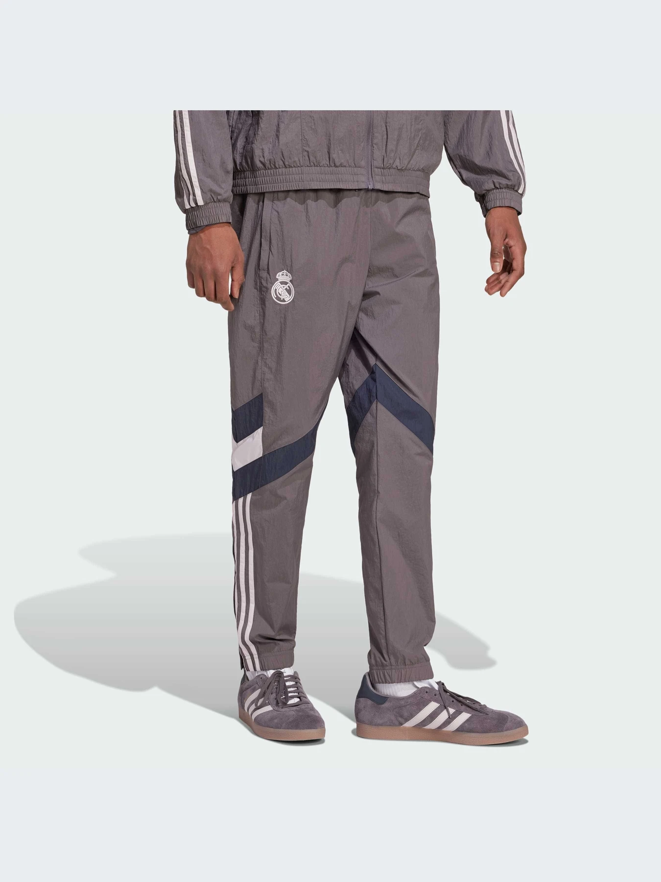 Брюки Adidas модель JI9480-KZ Брюки Adidas модель JI9480-KZ Фото