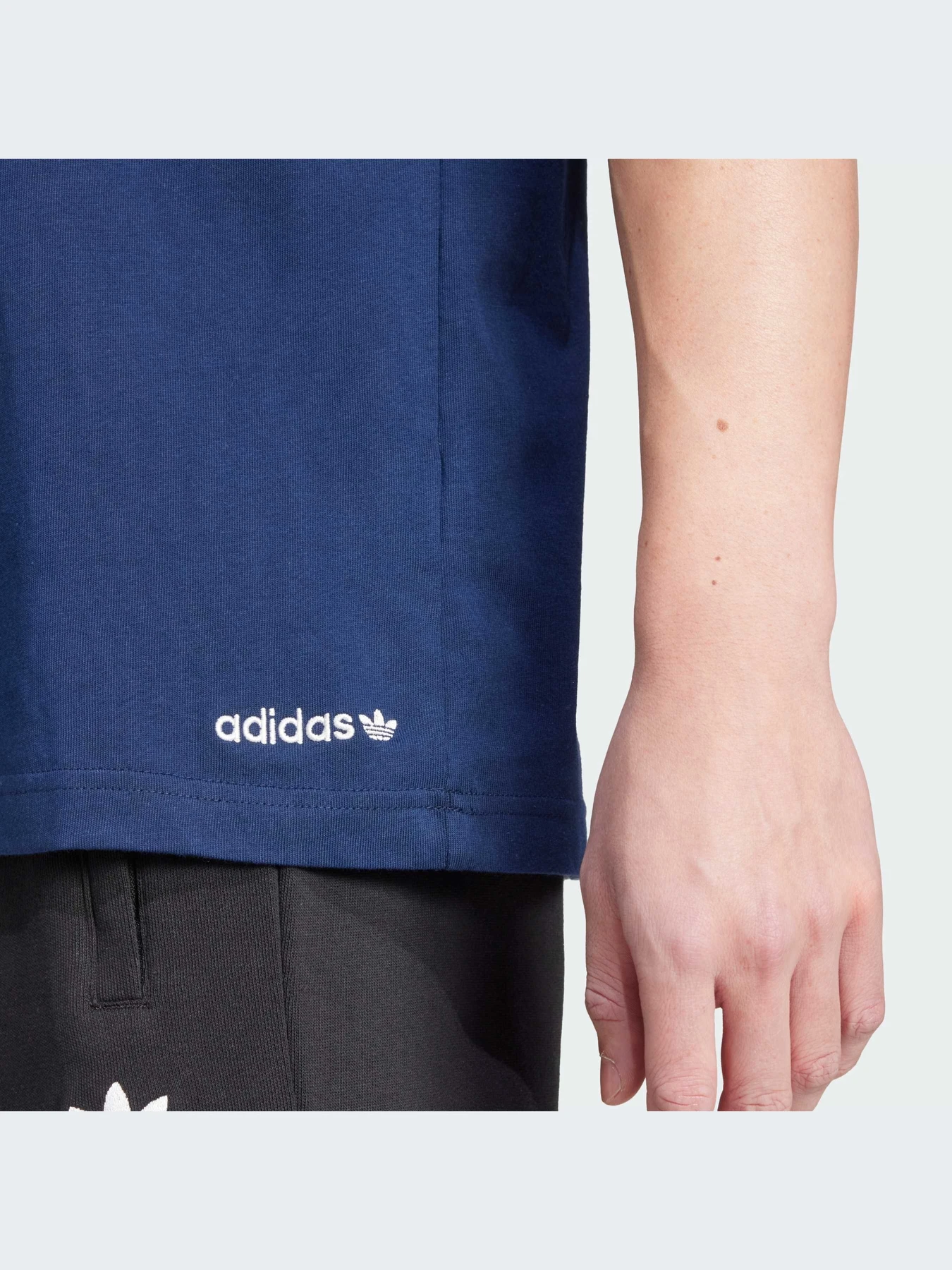 Футболки и поло Adidas модель IX9598-KZ Футболки и поло Adidas модель IX9598-KZ Фото
