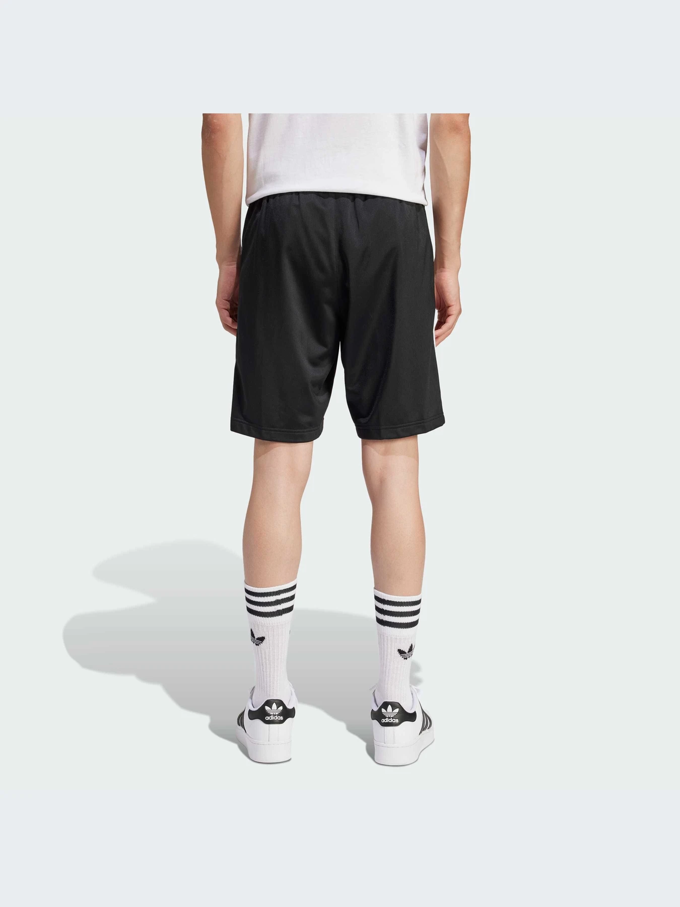 Шорты Adidas Adicolor модель IU2368-KZ Шорты Adidas Adicolor модель IU2368-KZ Фото
