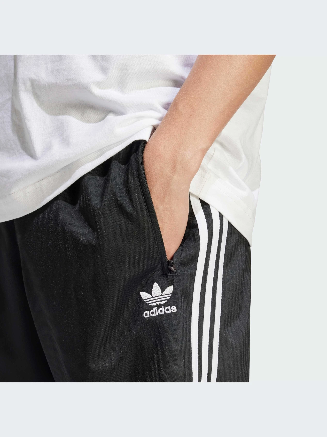 Шорты Adidas Adicolor модель IU2368-KZ Шорты Adidas Adicolor модель IU2368-KZ Фото