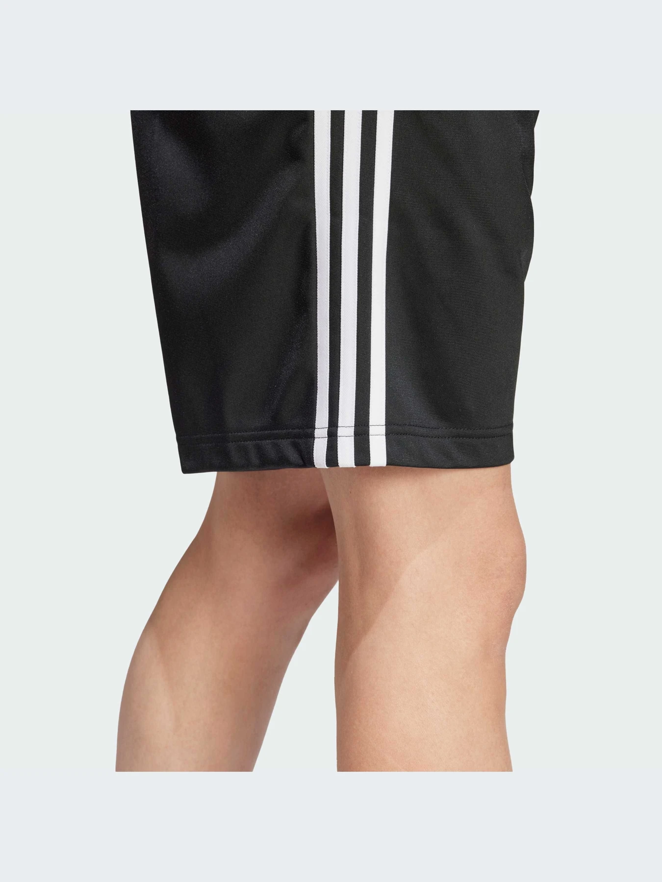 Шорты Adidas Adicolor модель IU2368-KZ Шорты Adidas Adicolor модель IU2368-KZ Фото