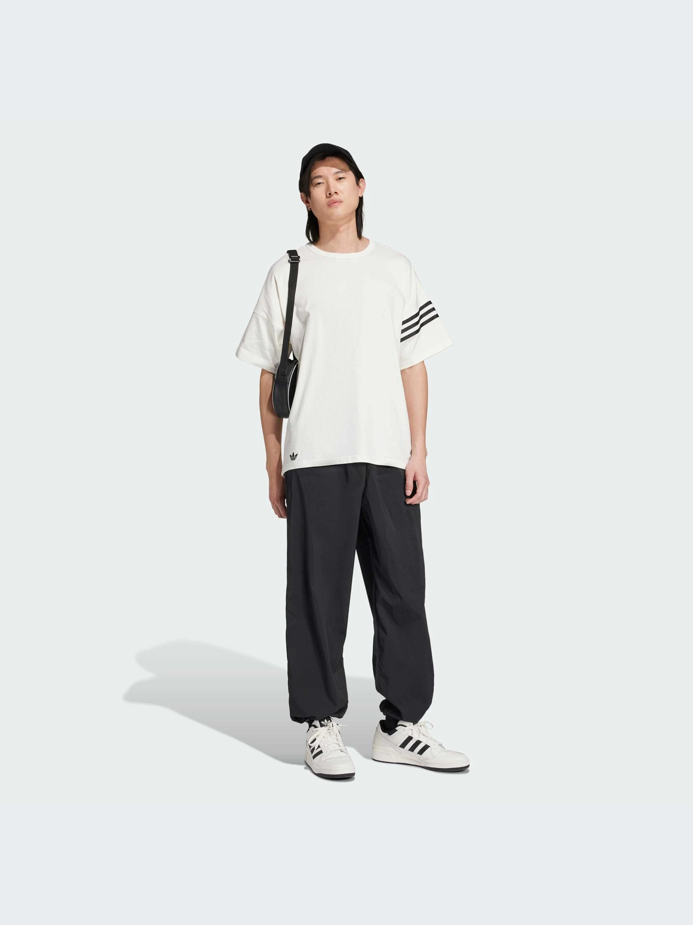 Футболки и поло Adidas Adicolor модель IY4901-KZ Футболки и поло Adidas Adicolor модель IY4901-KZ Фото