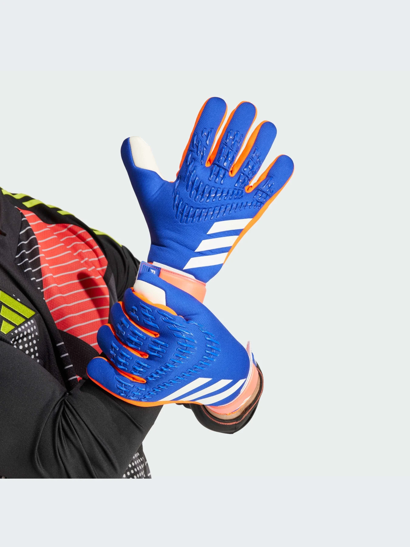 Перчатки для спорта Adidas Predator модель IX3860-KZ Перчатки для спорта Adidas Predator модель IX3860-KZ Фото