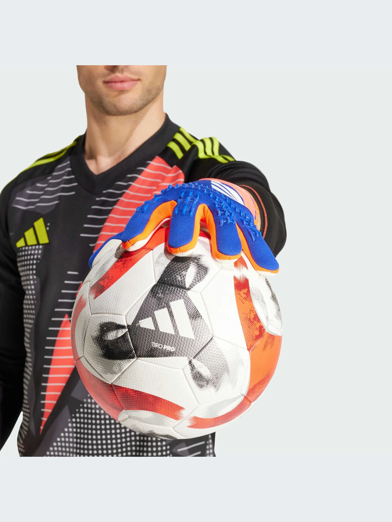 Перчатки для спорта Adidas Predator модель IX3860-KZ Перчатки для спорта Adidas Predator модель IX3860-KZ Фото
