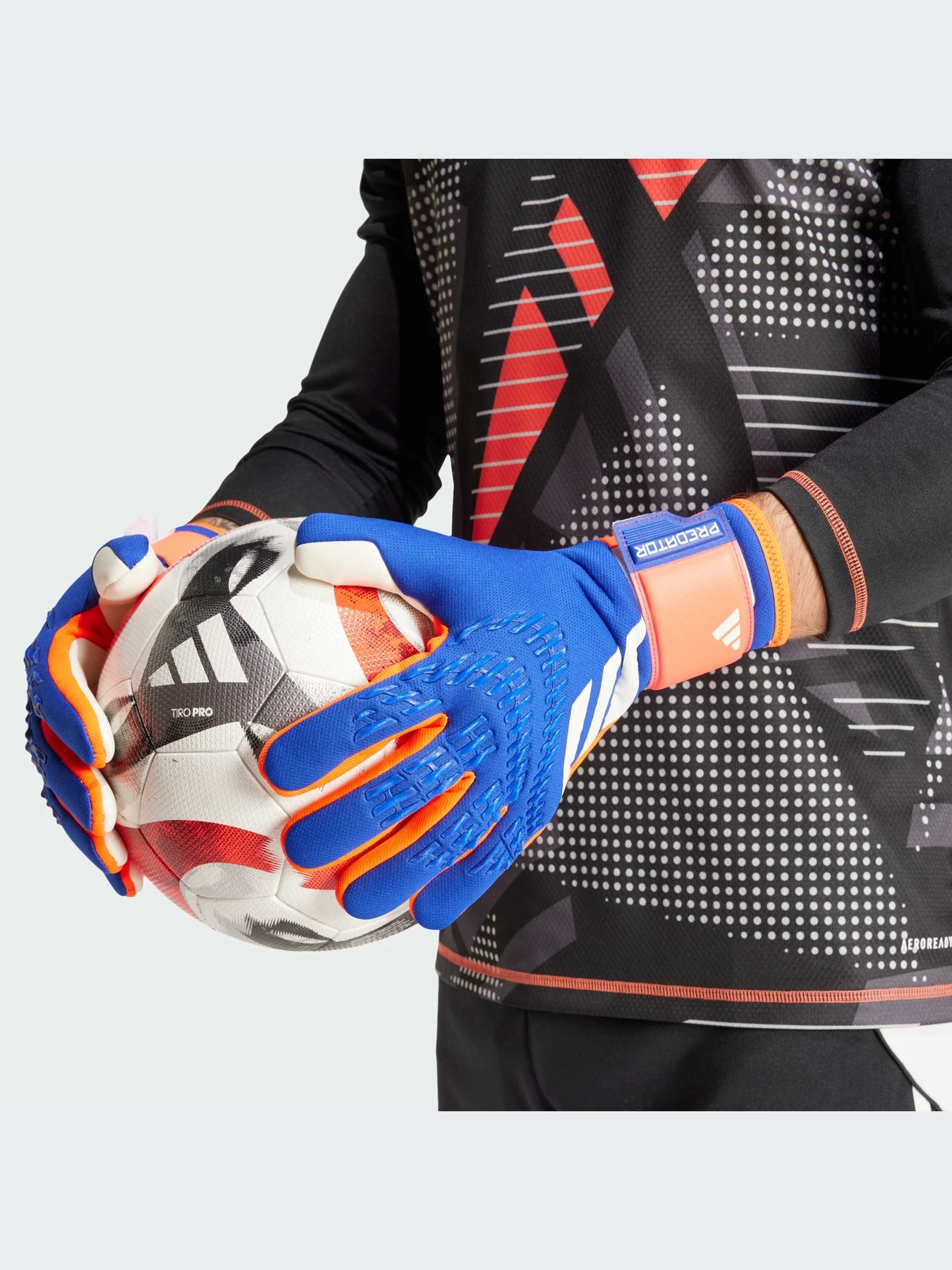 Перчатки для спорта Adidas Predator модель IX3860-KZ Перчатки для спорта Adidas Predator модель IX3860-KZ Фото