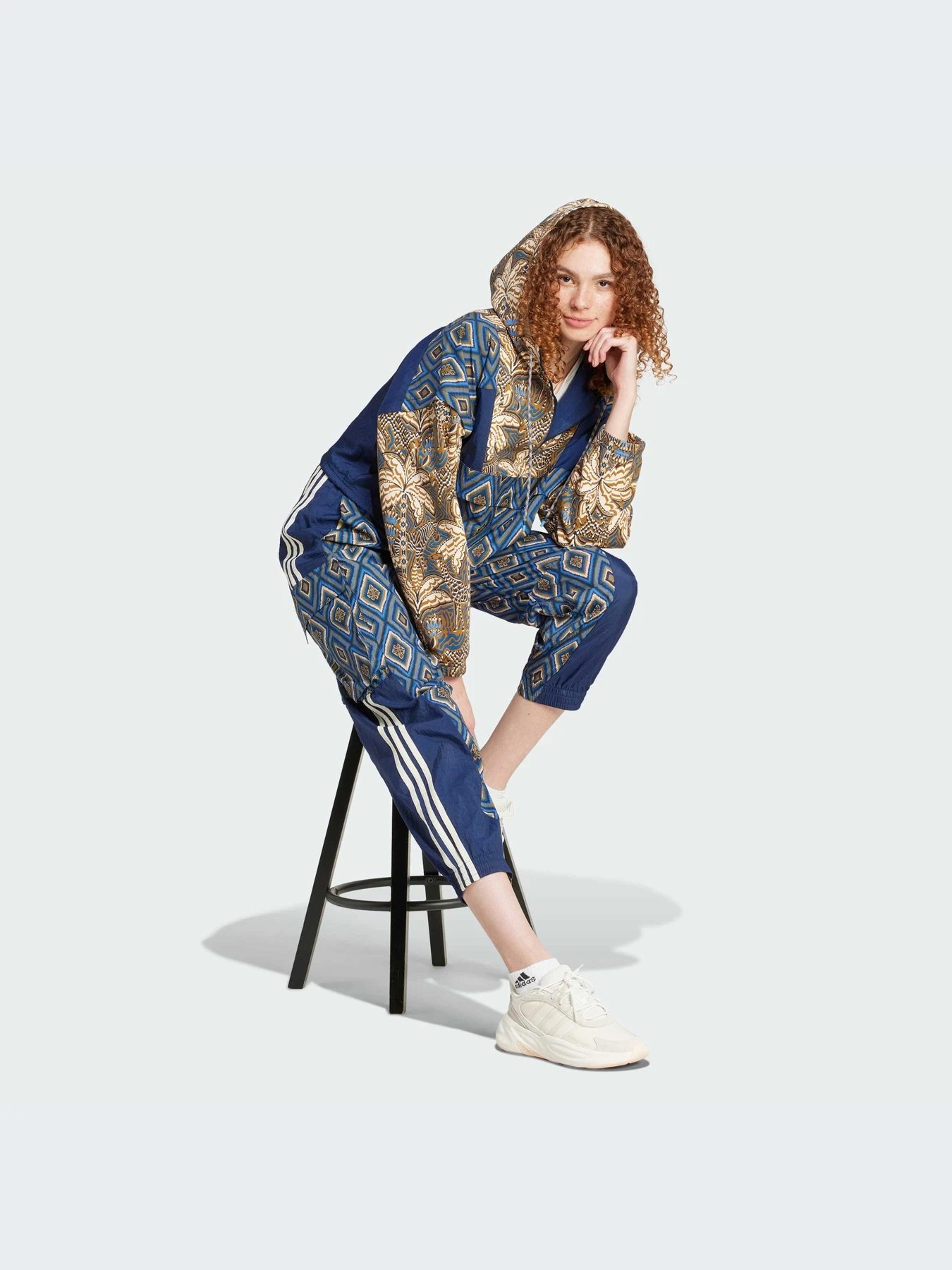 Худи и свитшоты Adidas модель IV9748-KZ Худи и свитшоты Adidas модель IV9748-KZ Фото