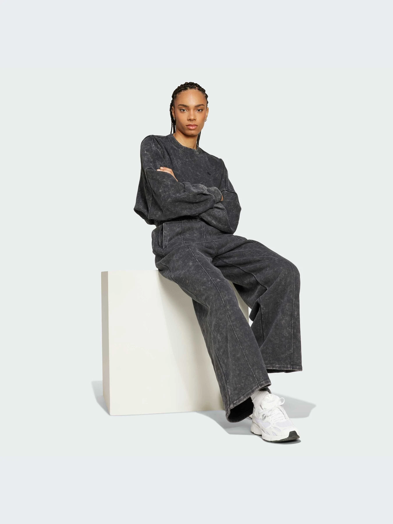 Брюки Adidas модель IW5740-KZ Брюки Adidas модель IW5740-KZ Фото