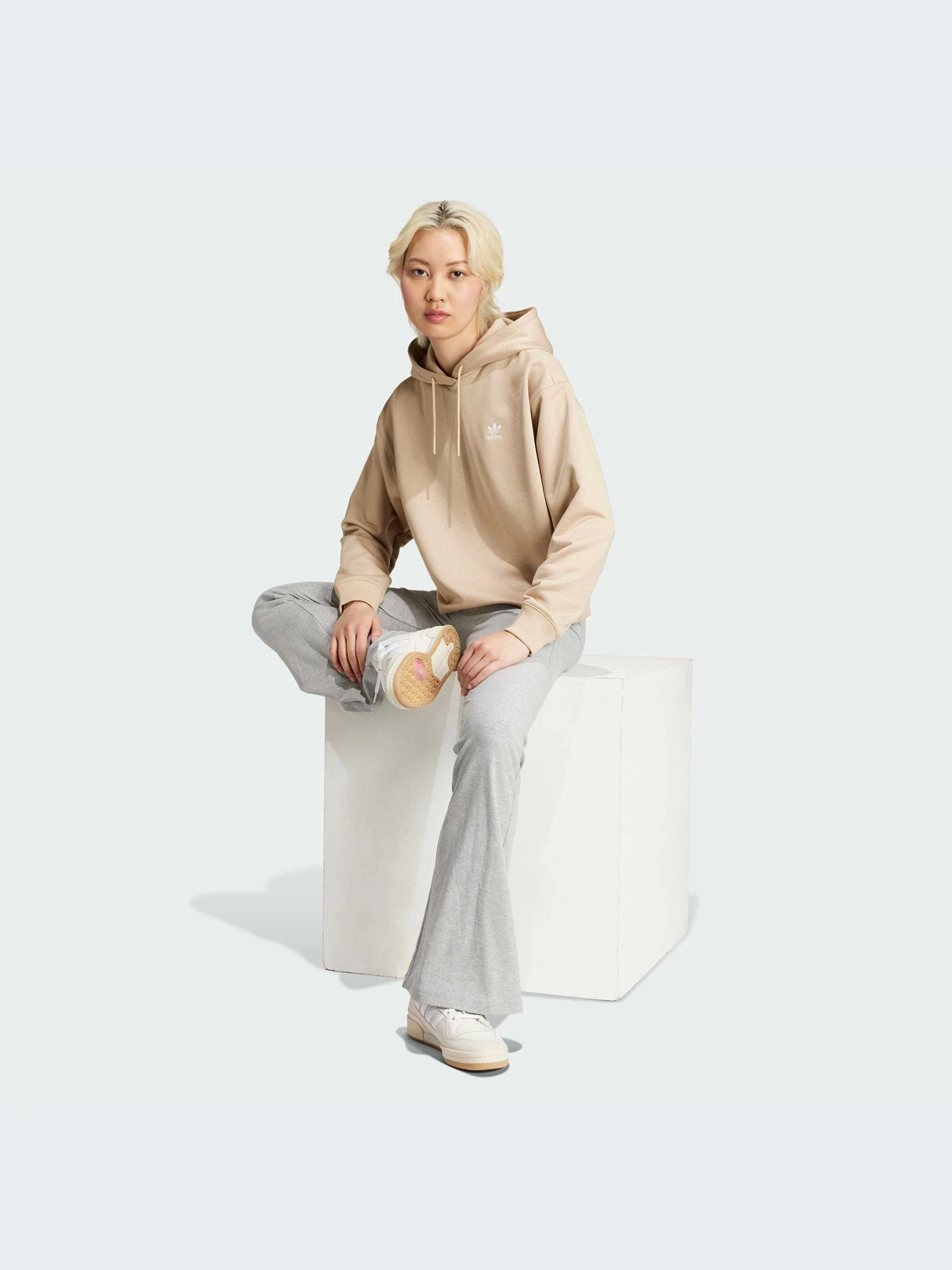 Худи и свитшоты Adidas Adicolor модель IY4698-KZ Худи и свитшоты Adidas Adicolor модель IY4698-KZ Фото
