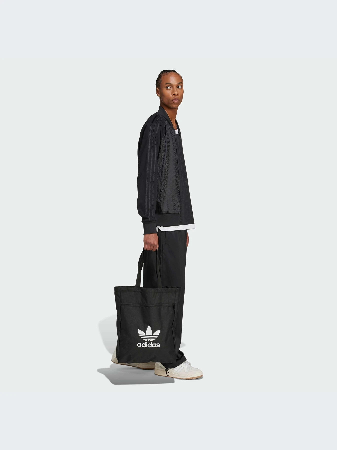 Худи и свитшоты Adidas Graphics модель IZ2541-KZ Худи и свитшоты Adidas Graphics модель IZ2541-KZ Фото
