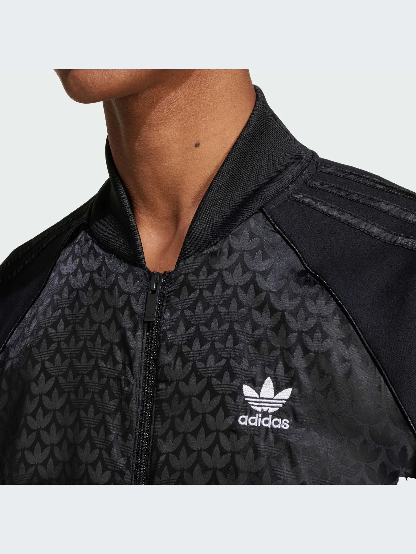 Худи и свитшоты Adidas Graphics модель IZ2541-KZ Худи и свитшоты Adidas Graphics модель IZ2541-KZ Фото