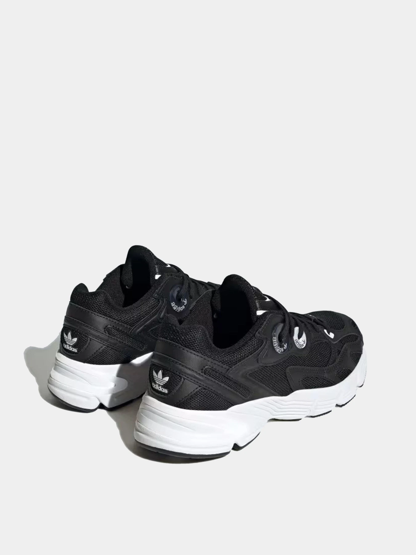 Кроссовки Adidas модель IE9886 Кроссовки Adidas модель IE9886 Фото