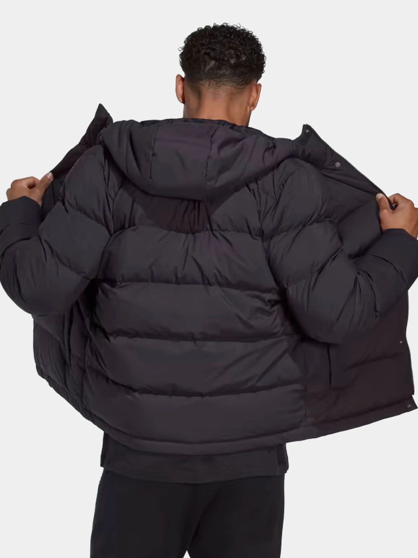 Куртки и дубленки Adidas модель HN5640 Куртки и дубленки Adidas модель HN5640 Фото