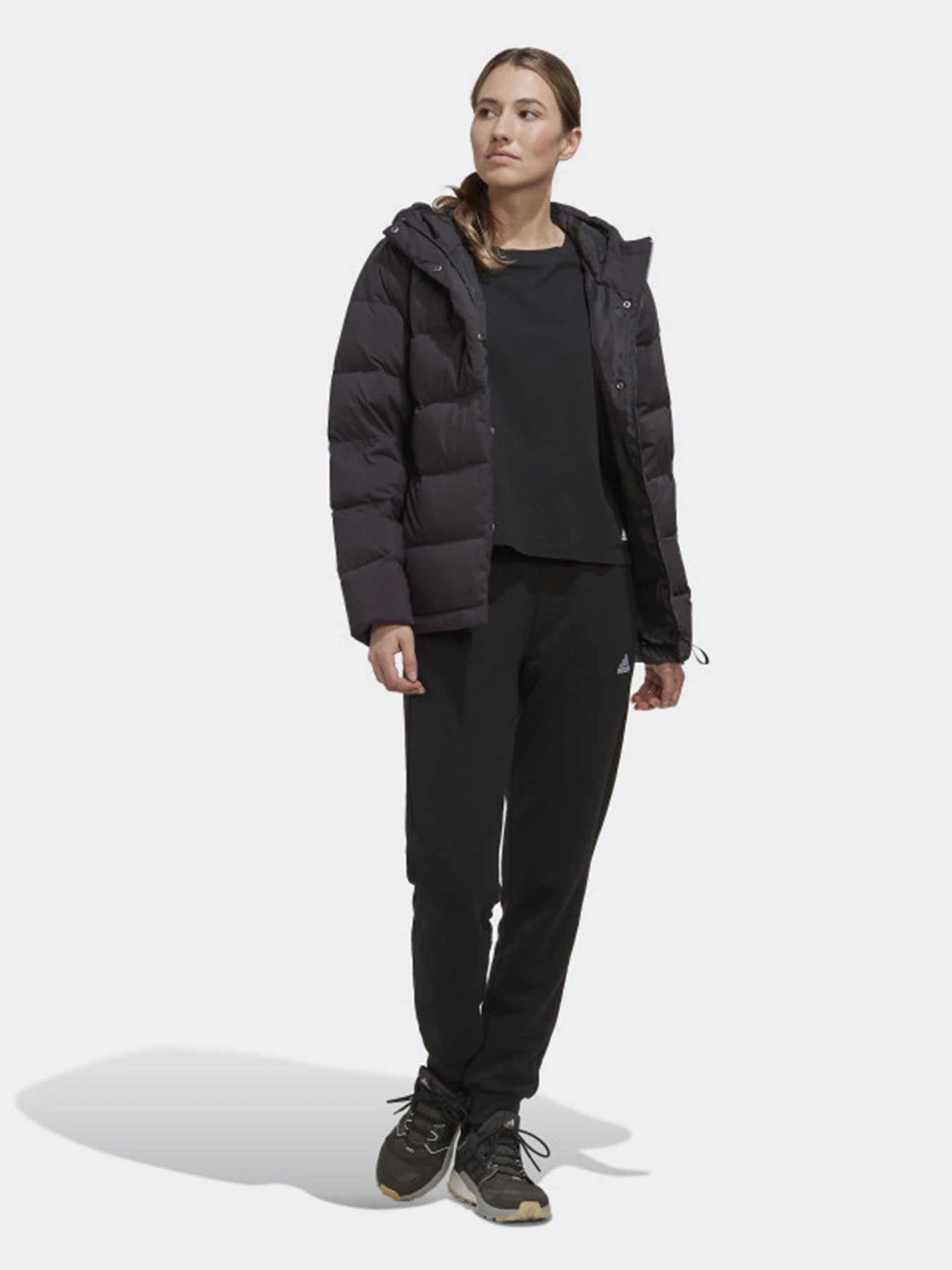 Куртки и дубленки Adidas модель HN5641 Куртки и дубленки Adidas модель HN5641 Фото