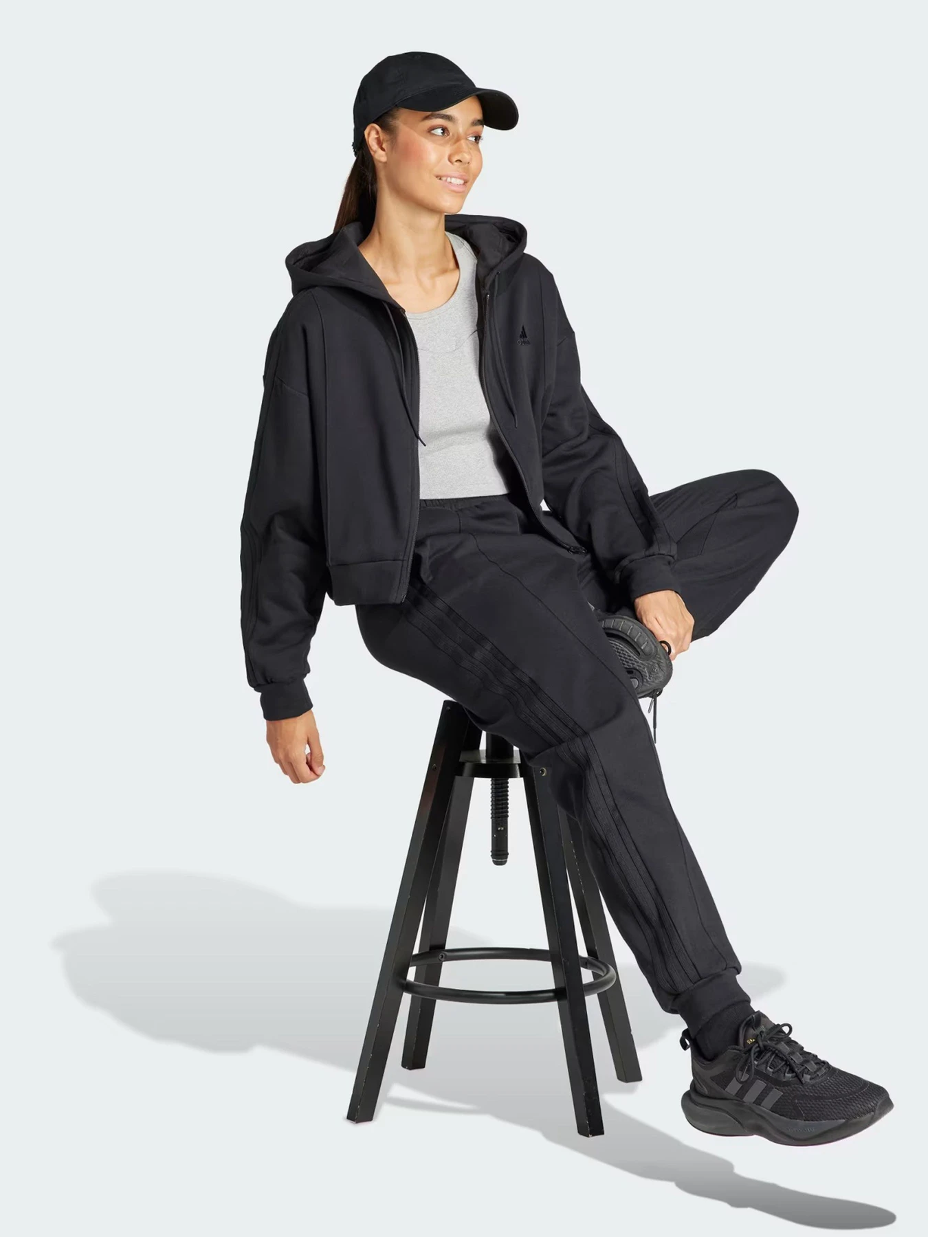 Костюмы Adidas модель IN1837 Костюмы Adidas модель IN1837 Фото