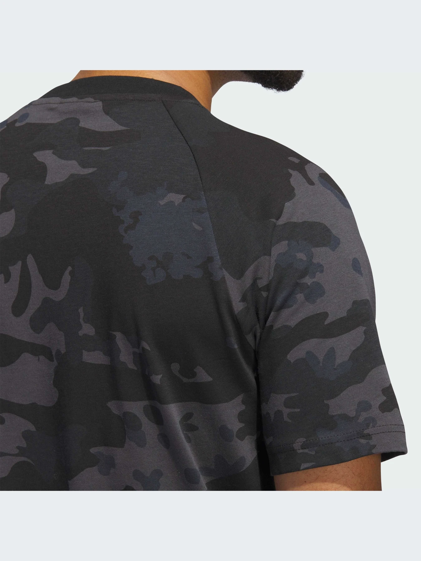 Футболки и поло Adidas Graphics модель IS2892-KZ Футболки и поло Adidas Graphics модель IS2892-KZ Фото