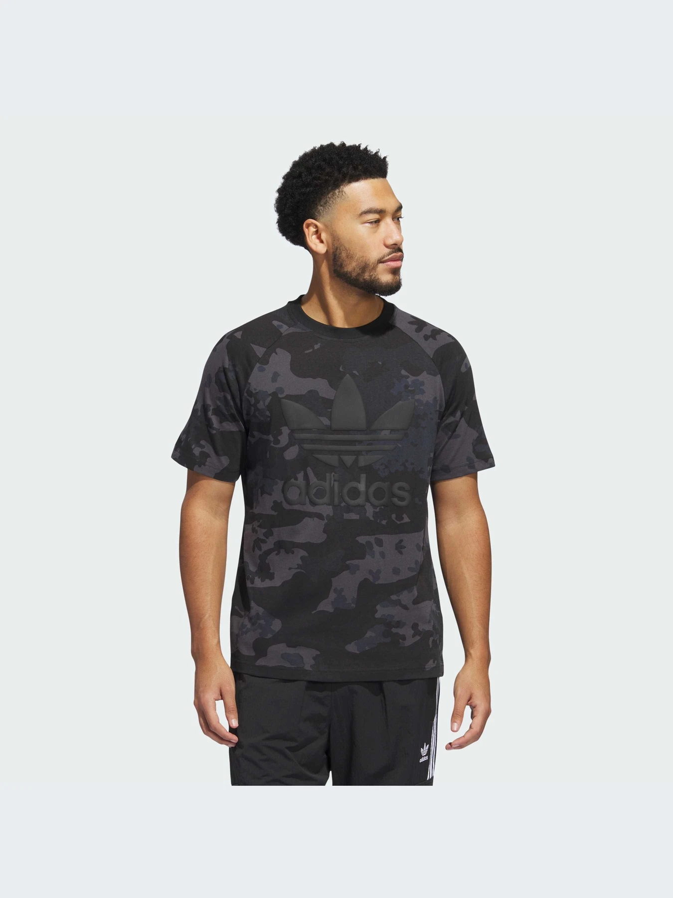 Футболки и поло Adidas Graphics модель IS2892-KZ Футболки и поло Adidas Graphics модель IS2892-KZ Фото