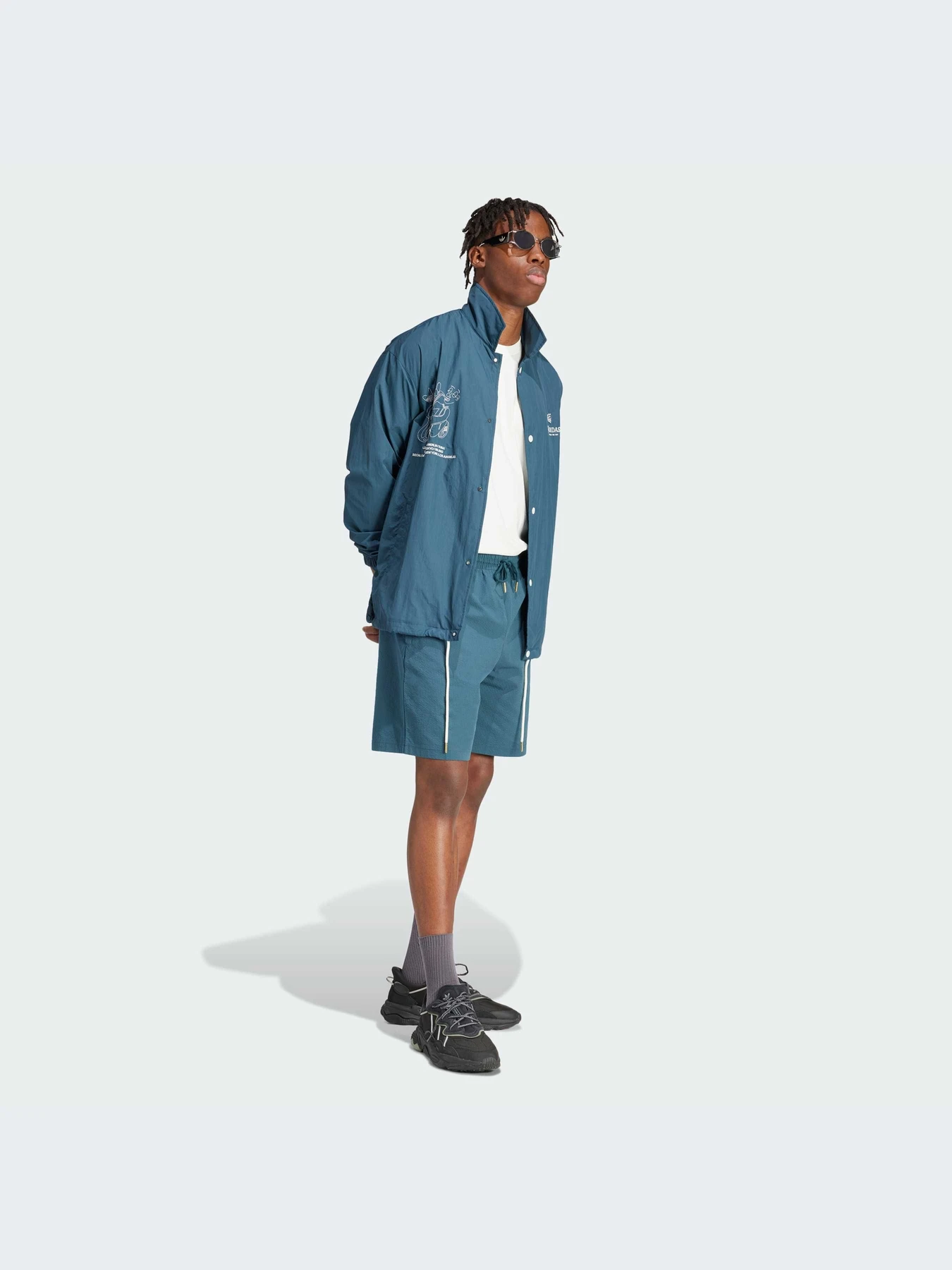 Футболки и поло Adidas Graphics модель IS2937-KZ Футболки и поло Adidas Graphics модель IS2937-KZ Фото