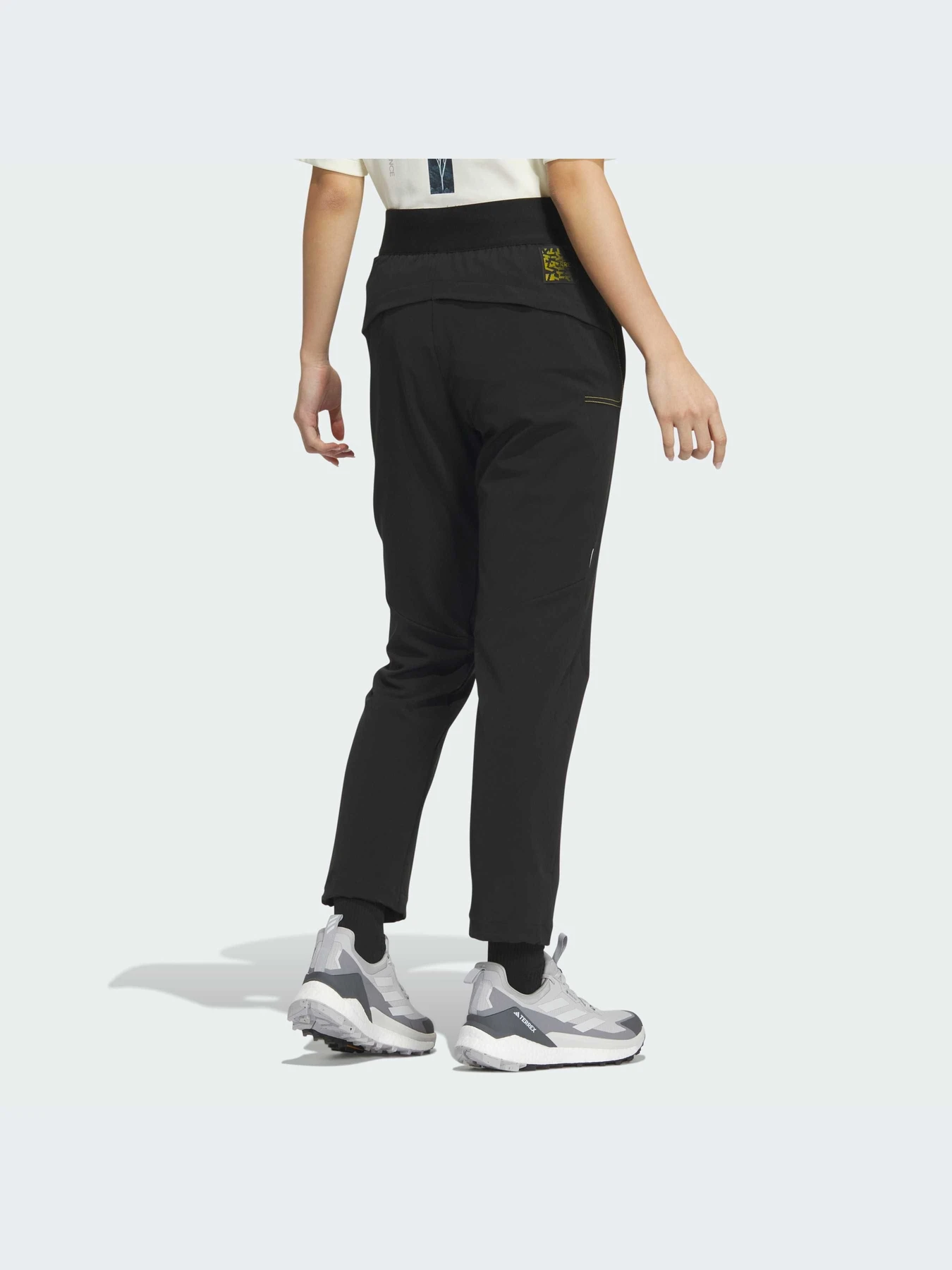 Брюки Adidas модель IS9529-KZ Брюки Adidas модель IS9529-KZ Фото