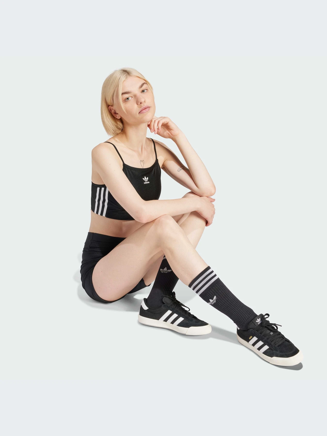 Футболки и поло Adidas Adicolor модель IU2415-KZ Футболки и поло Adidas Adicolor модель IU2415-KZ Фото