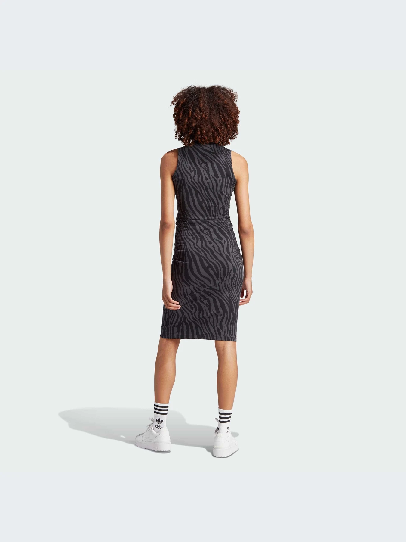 Платья Adidas Graphics модель IJ7088-KZ Платья Adidas Graphics модель IJ7088-KZ Фото
