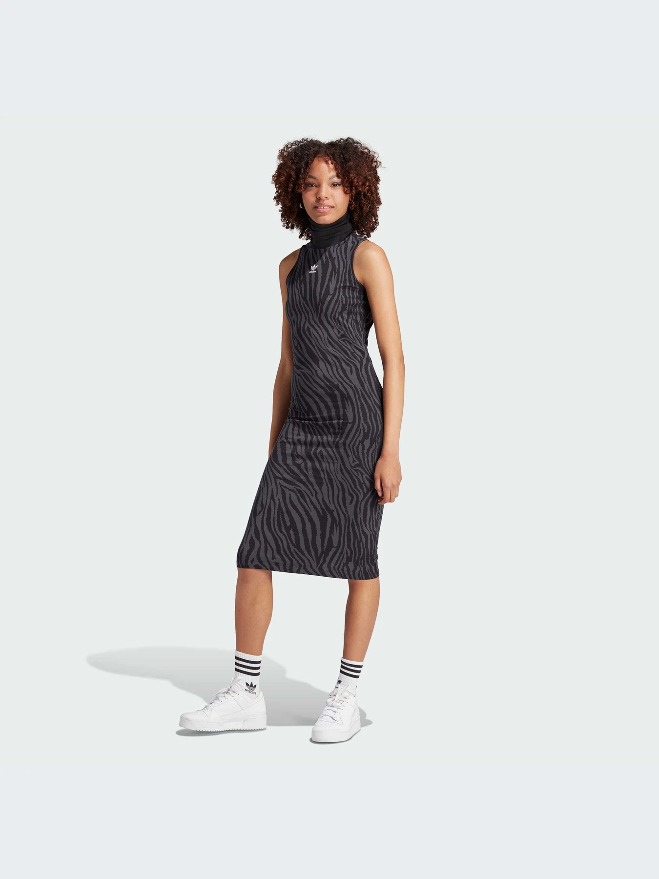 Платья Adidas Graphics модель IJ7088-KZ Платья Adidas Graphics модель IJ7088-KZ Фото