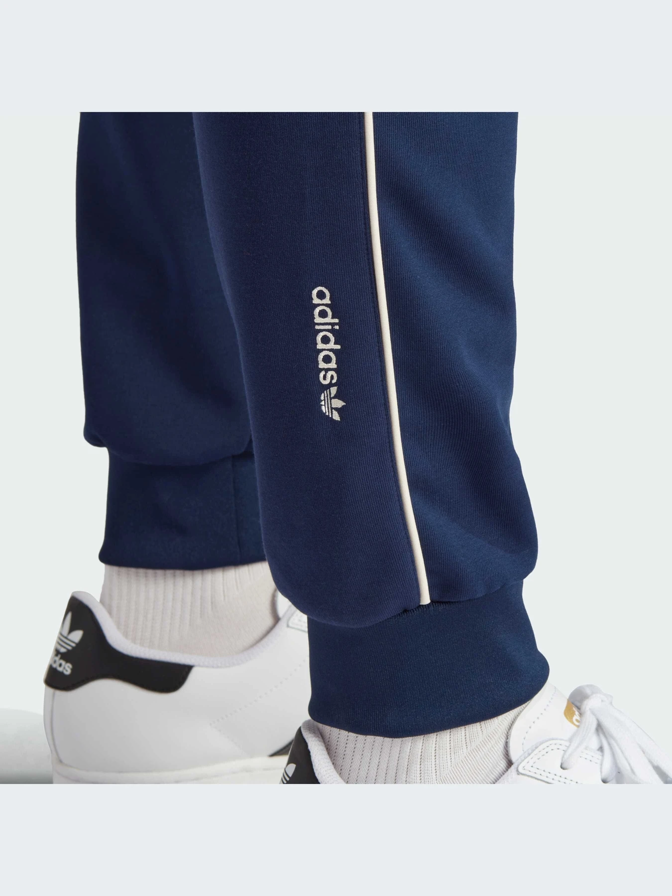 Брюки Adidas Adicolor модель IM9445-KZ Брюки Adidas Adicolor модель IM9445-KZ Фото