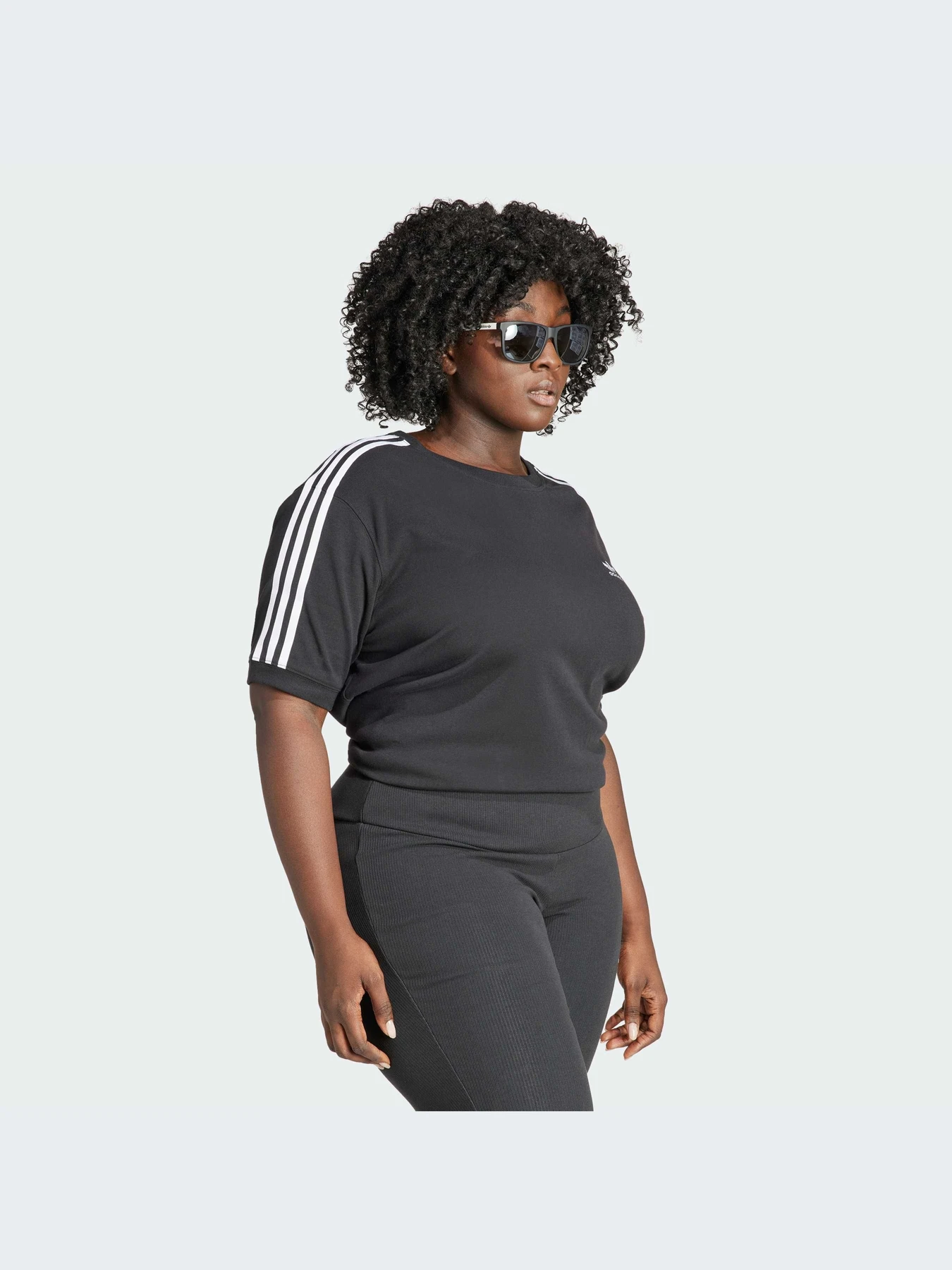 Футболки и поло Adidas Adicolor модель IN0729-KZ Футболки и поло Adidas Adicolor модель IN0729-KZ Фото