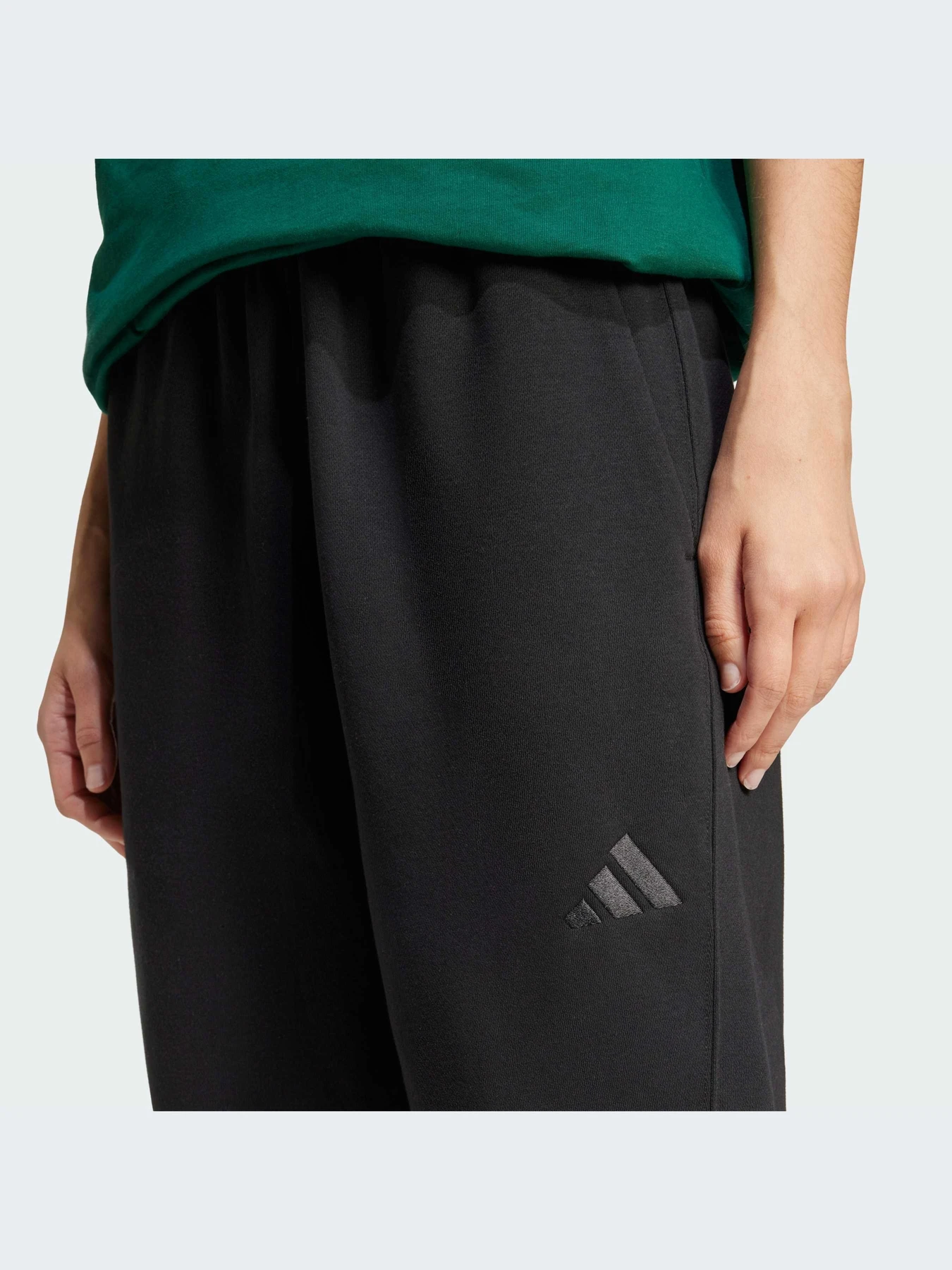 Брюки Adidas модель IW1024-KZ Брюки Adidas модель IW1024-KZ Фото