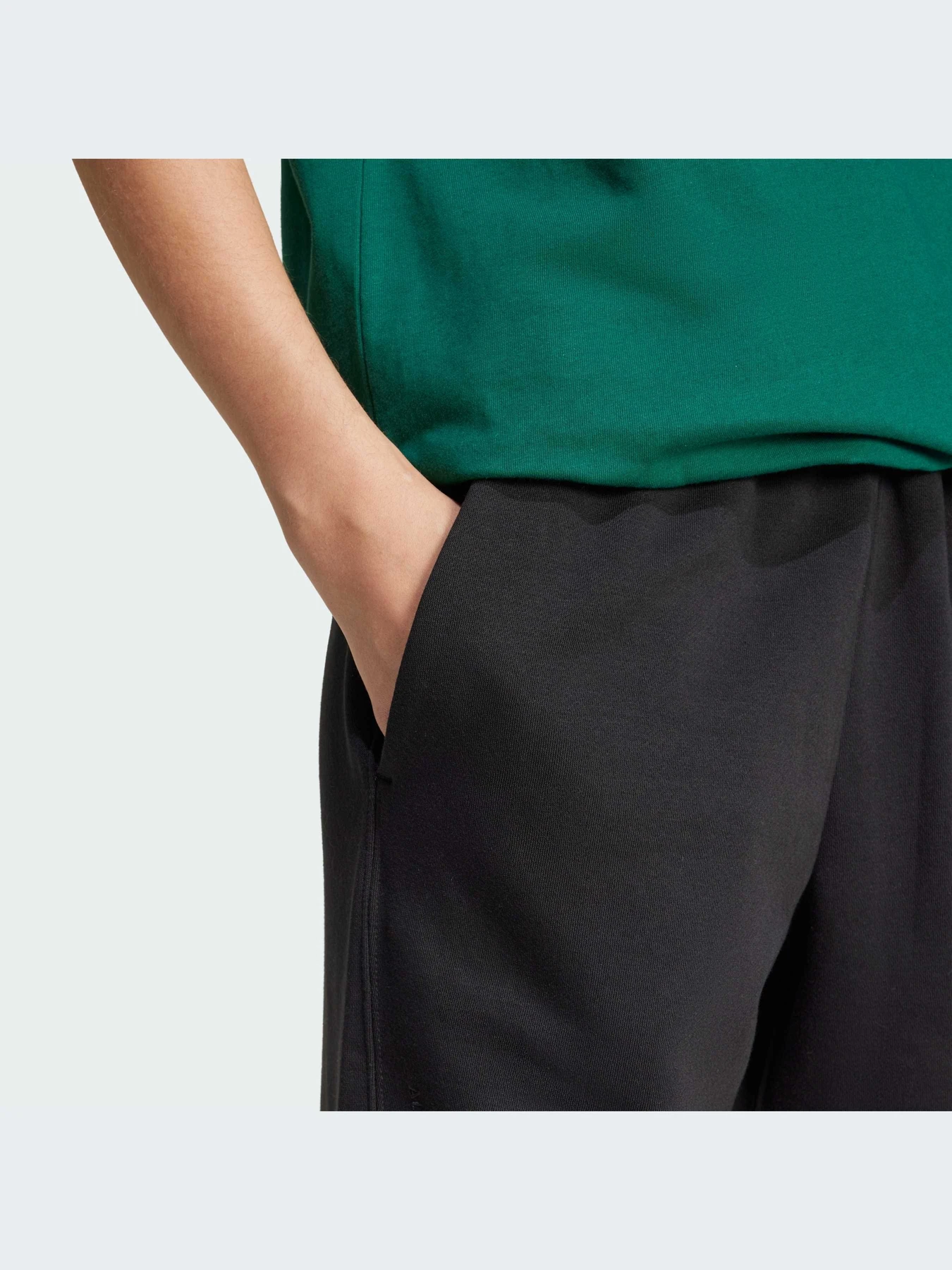 Брюки Adidas модель IW1024-KZ Брюки Adidas модель IW1024-KZ Фото